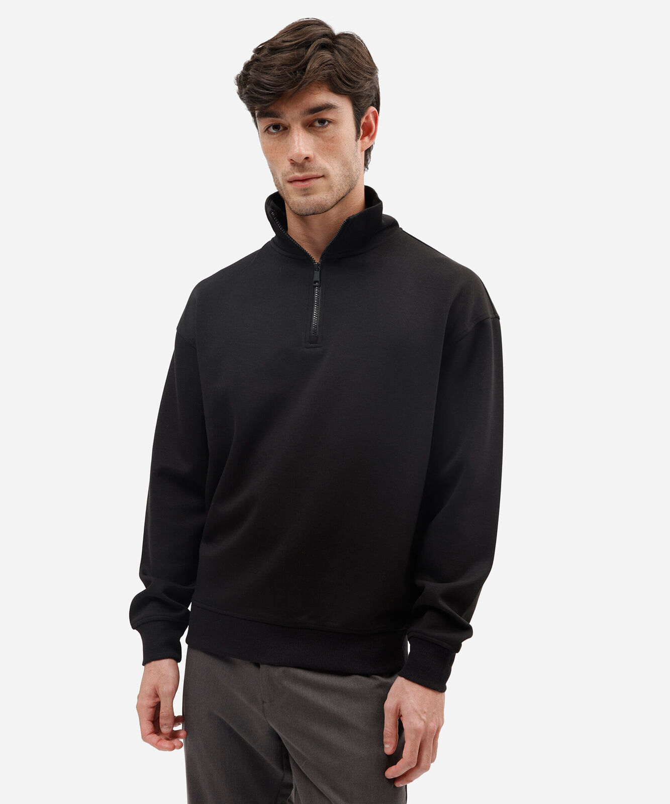 moletom masculino relaxed com gola esporte e zíper frontal preto