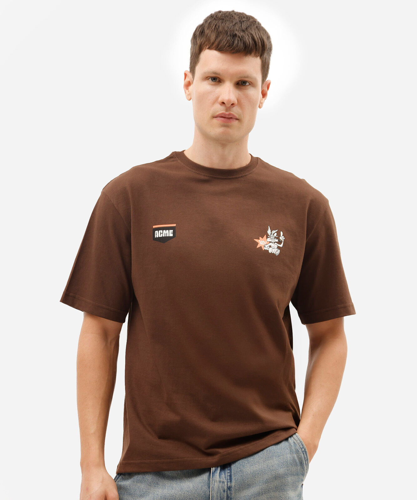 camiseta masculina de algodão manga curta estampada looney tunes marrom