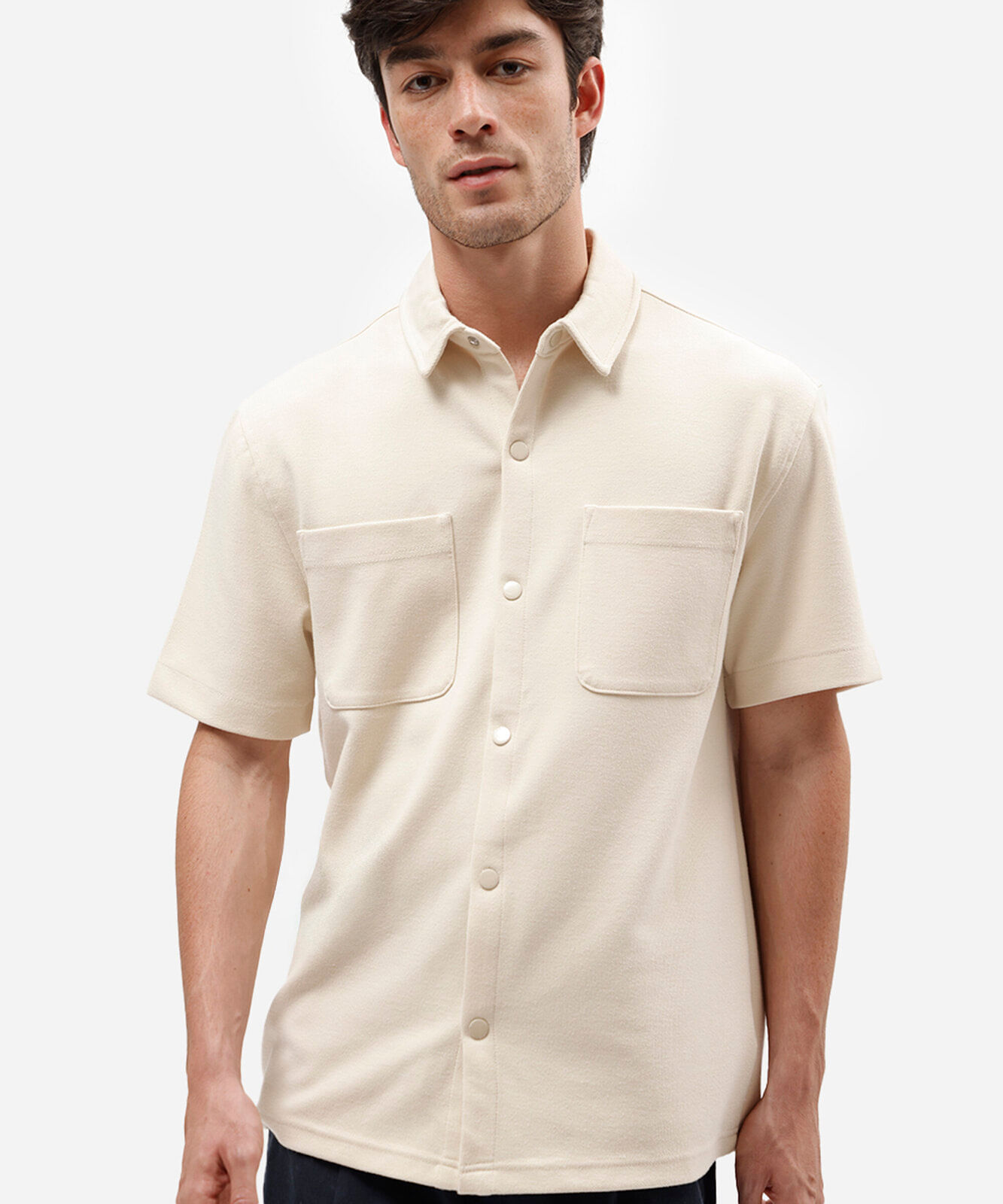 camisa masculina manga curta com bolso bege