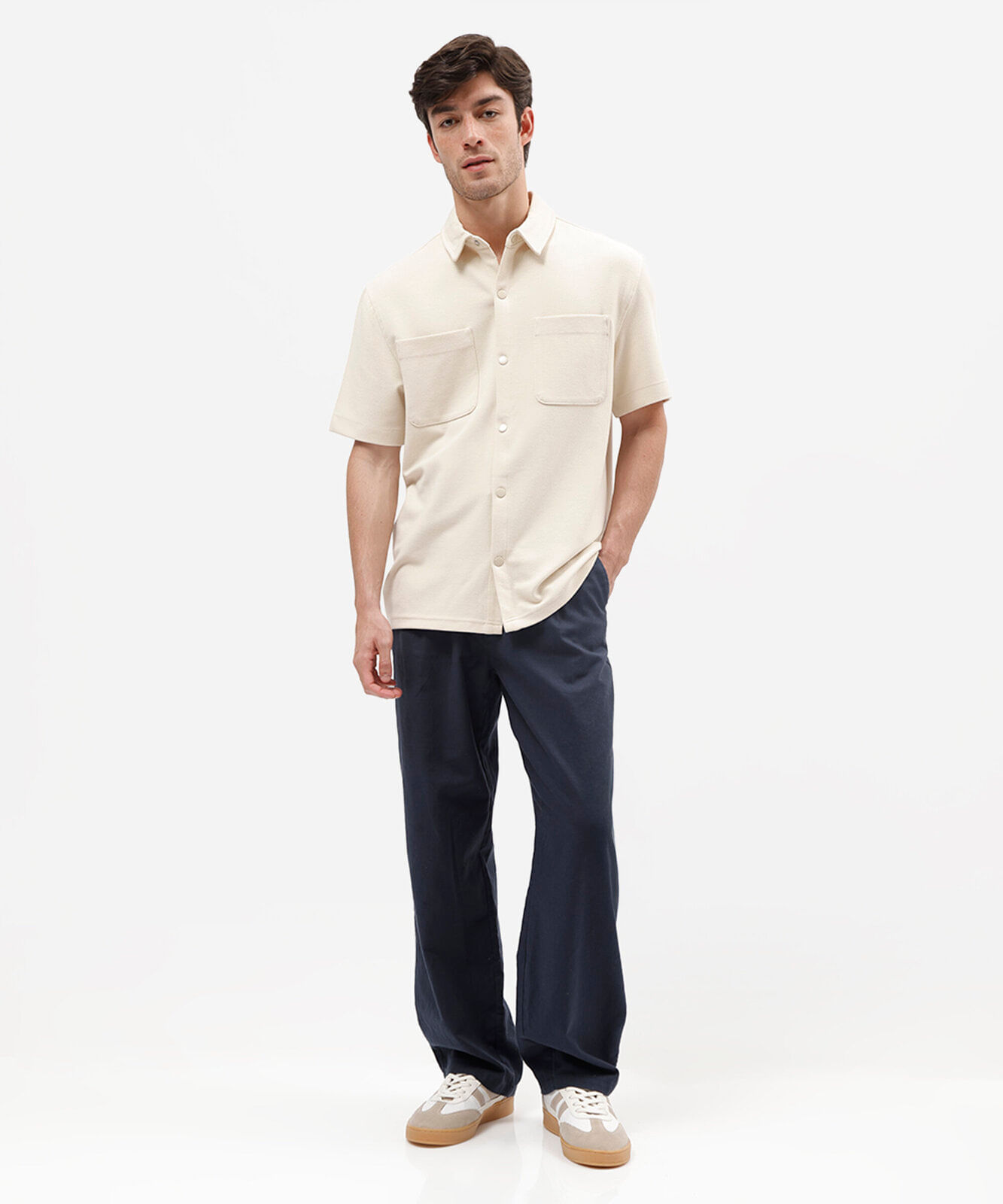camisa masculina manga curta com bolso bege
