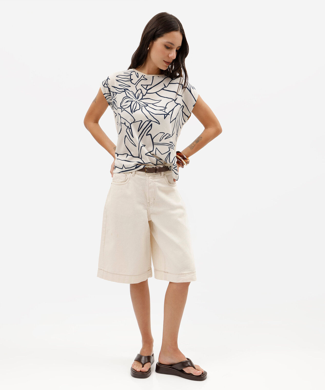 blusa feminina com viscose folhagens bege