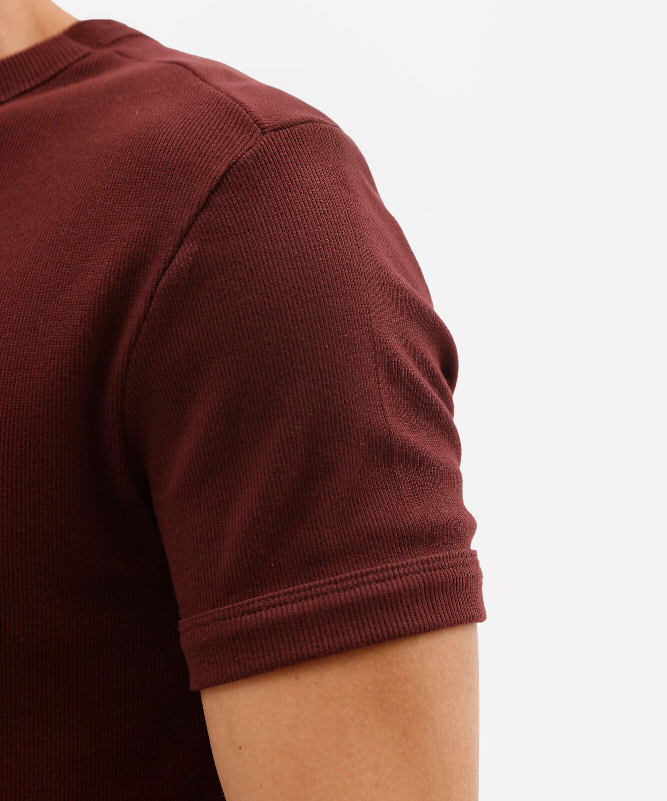 camiseta masculina slim de malha ribana vinho