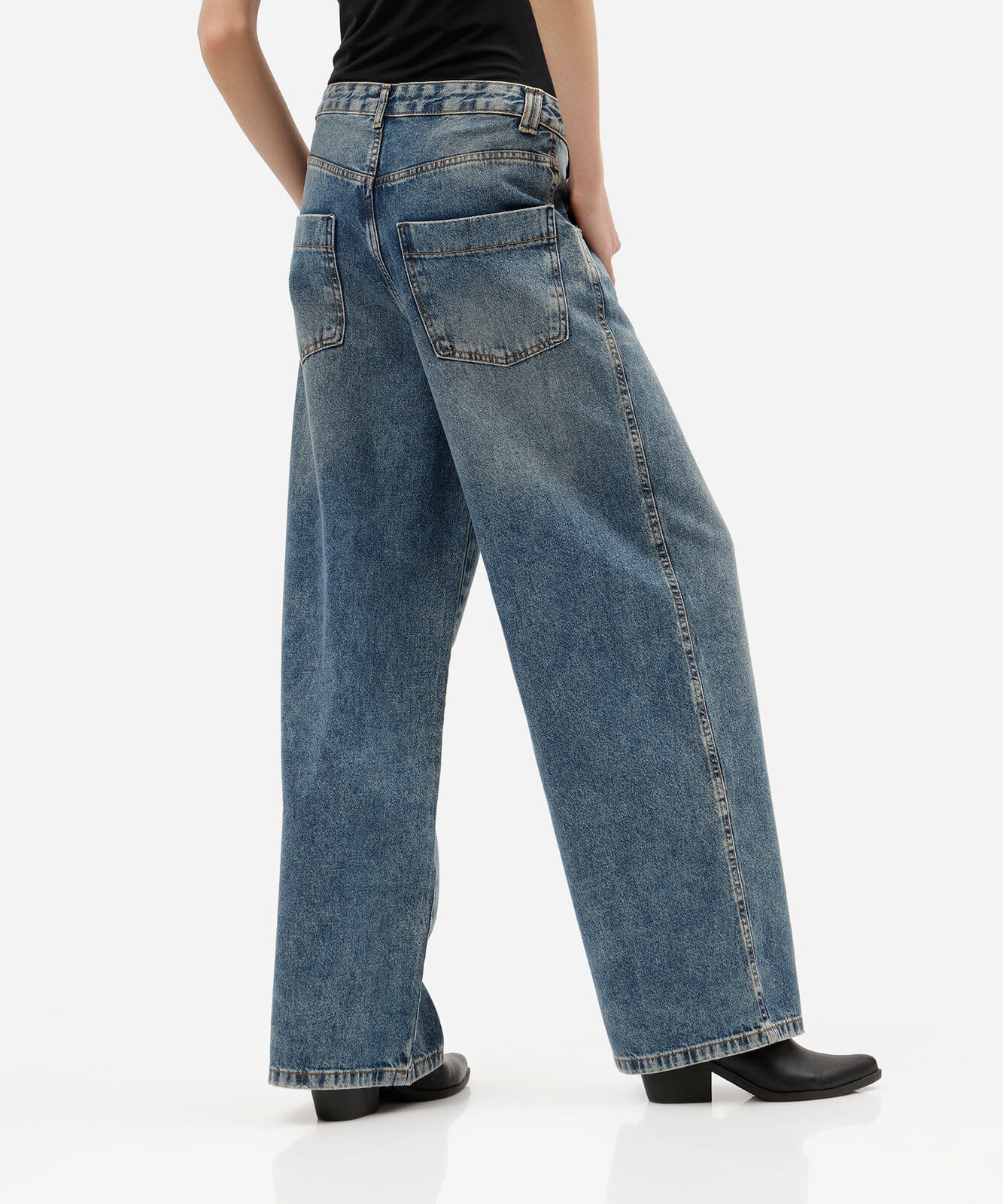 calça skater jeans cintura média gancho deslocado azul