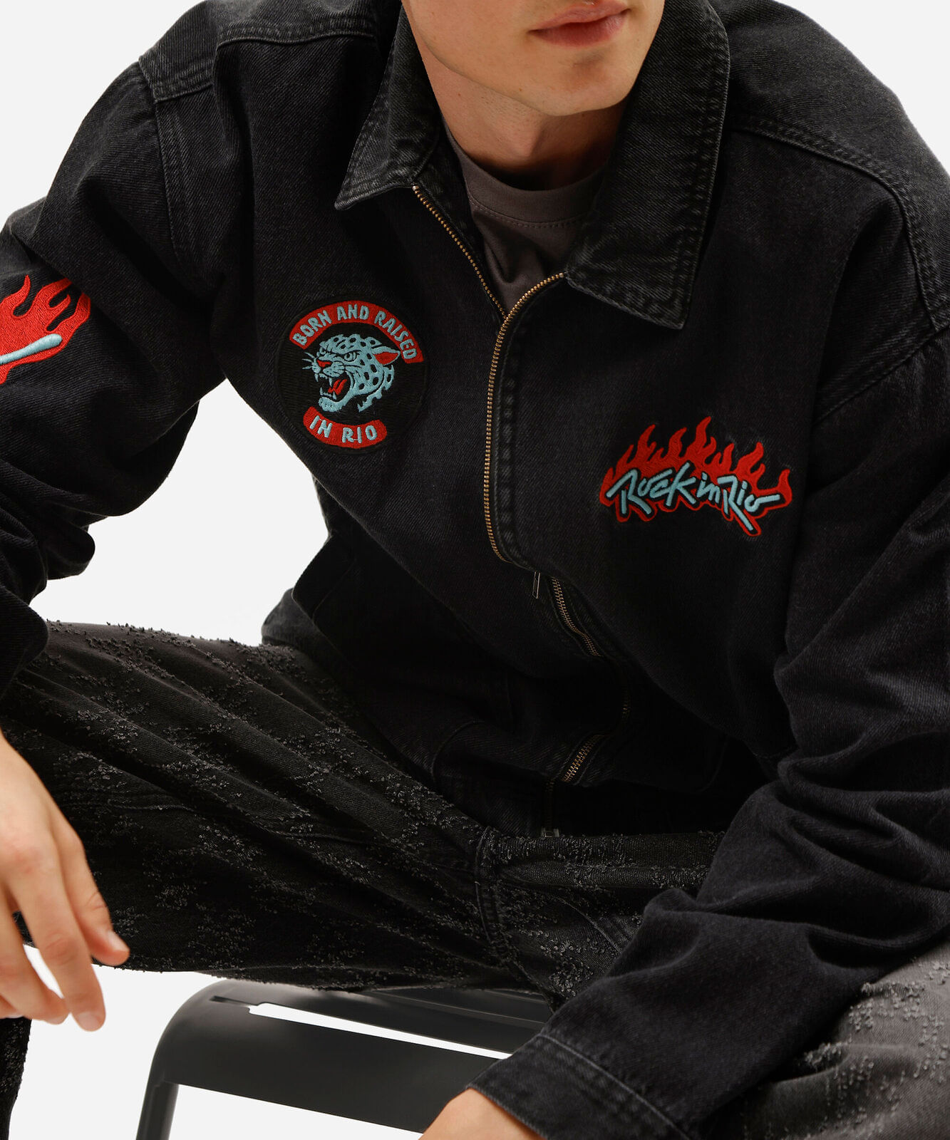 jaqueta masculina jeans com bordados estonada rock in rio preta