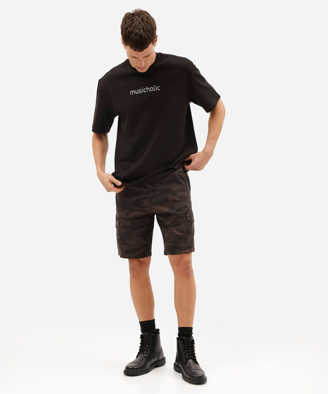 bermuda cargo masculina de sarja camuflada preta