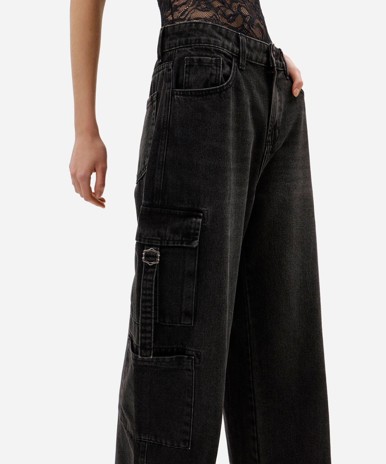 calça skater feminina jeans com bolsos cargo preta