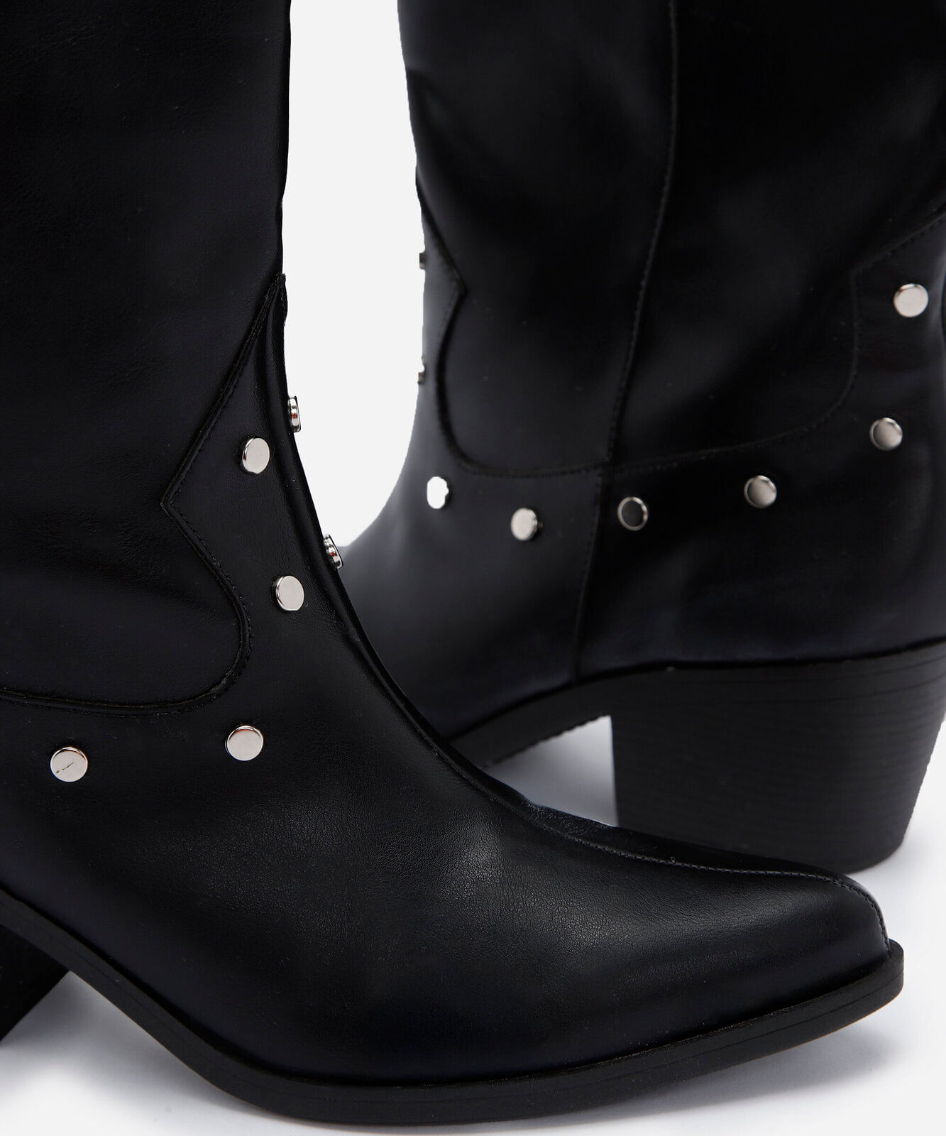 bota western cano alto com tachas preta