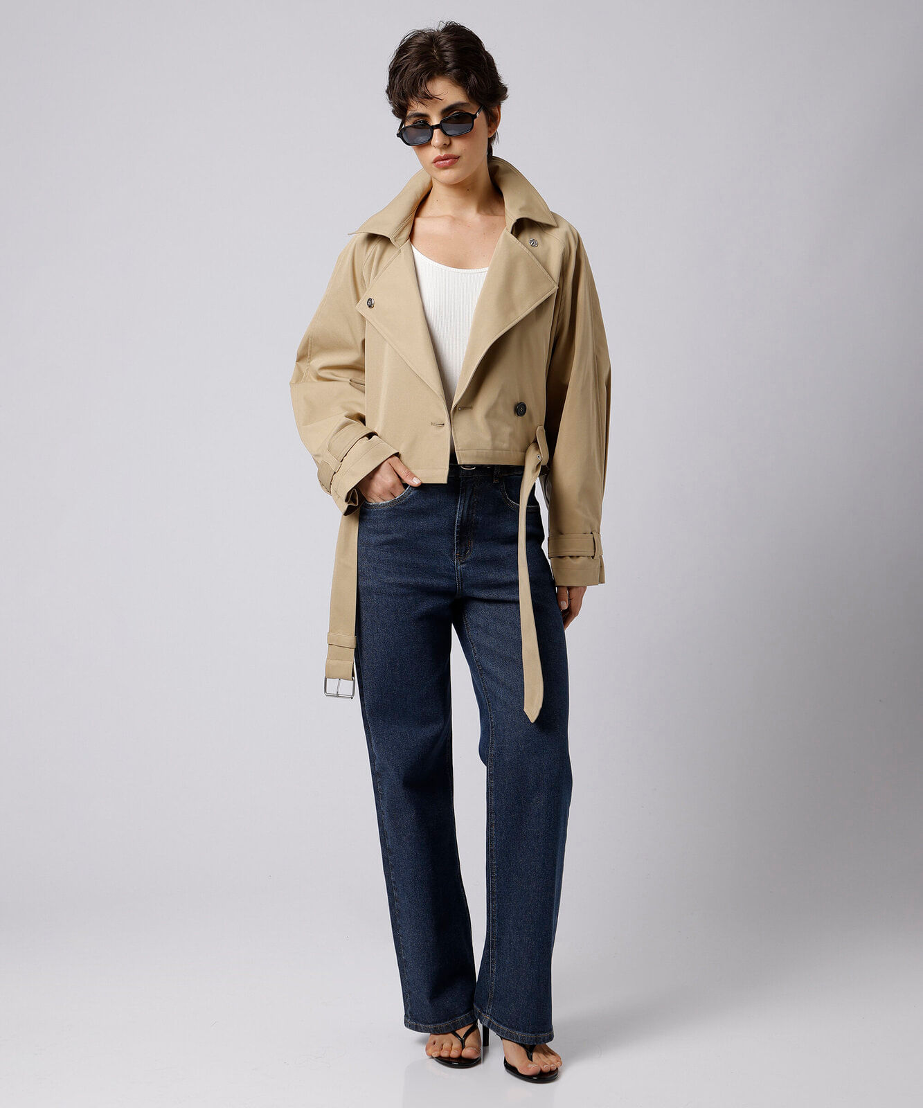 casaco trench coat feminino cropped com cinto mindset bege