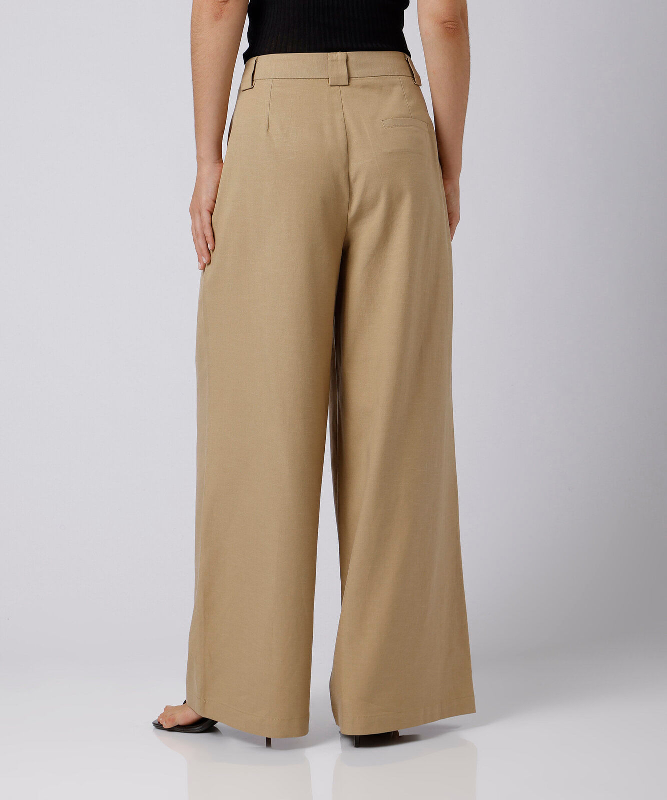 calça wide leg de alfaiataria feminina em sarja com pregas mindset bege