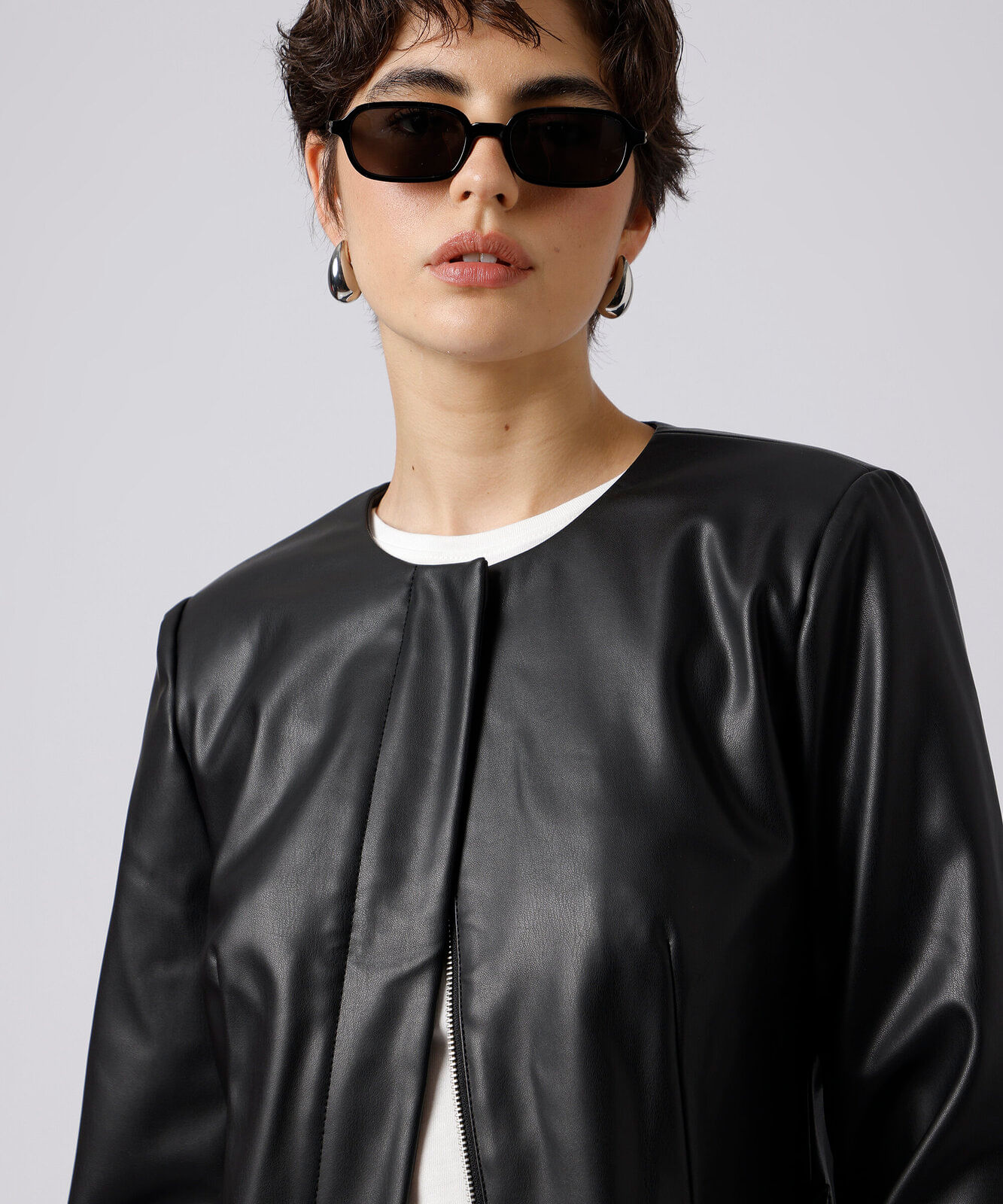 jaqueta cropped feminina de pu mindset preta