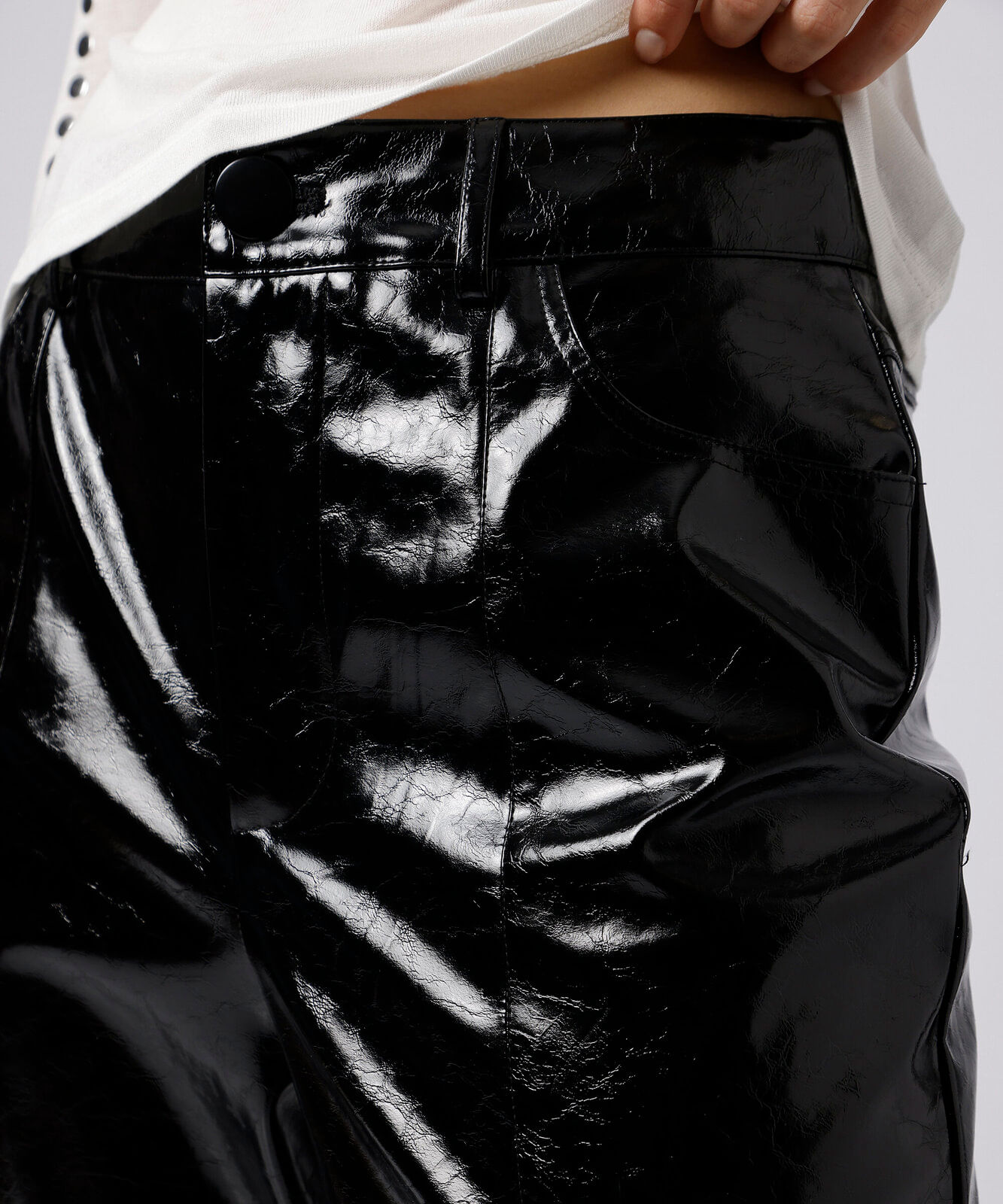 calça reta feminina de pu texturizada mindset preta