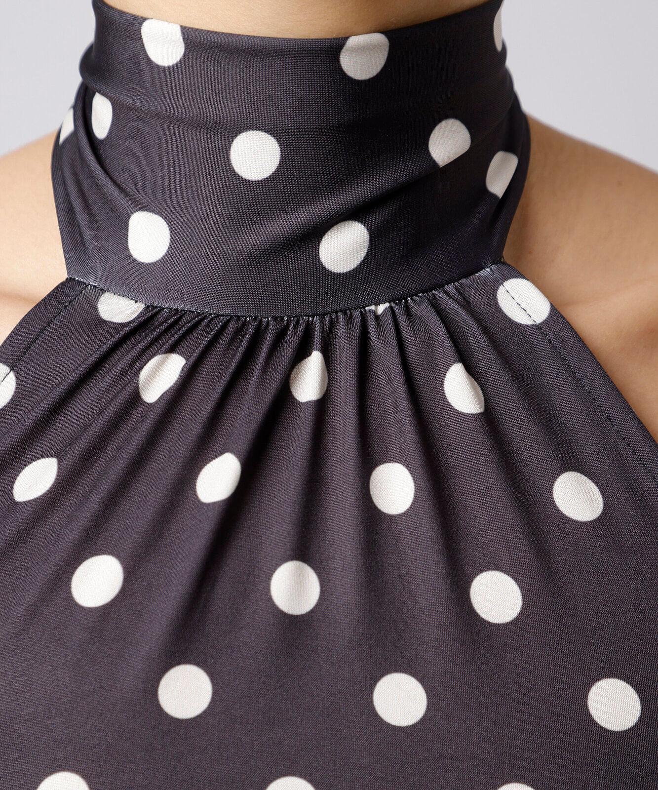 blusa frente única feminina gola alta assimétrica poá mindset preta