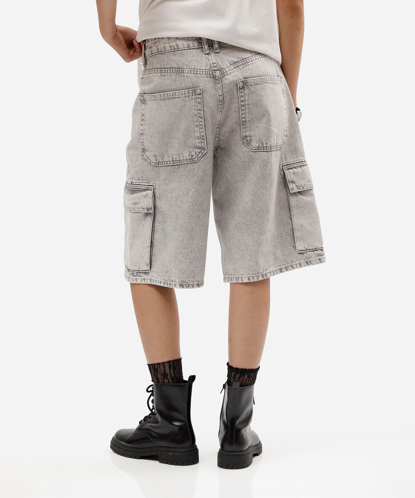 bermuda jorts feminina jeans com bolsos cargo cinza