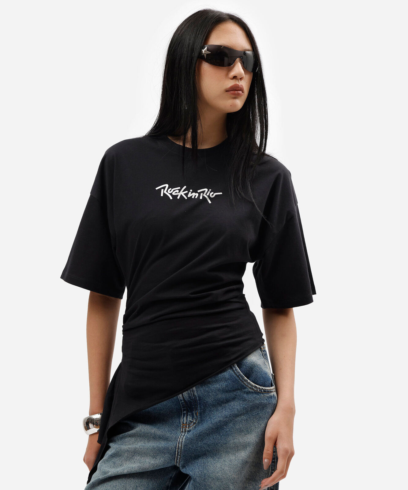 camiseta assimétrica feminina de algodão manga curta rock in rio preta