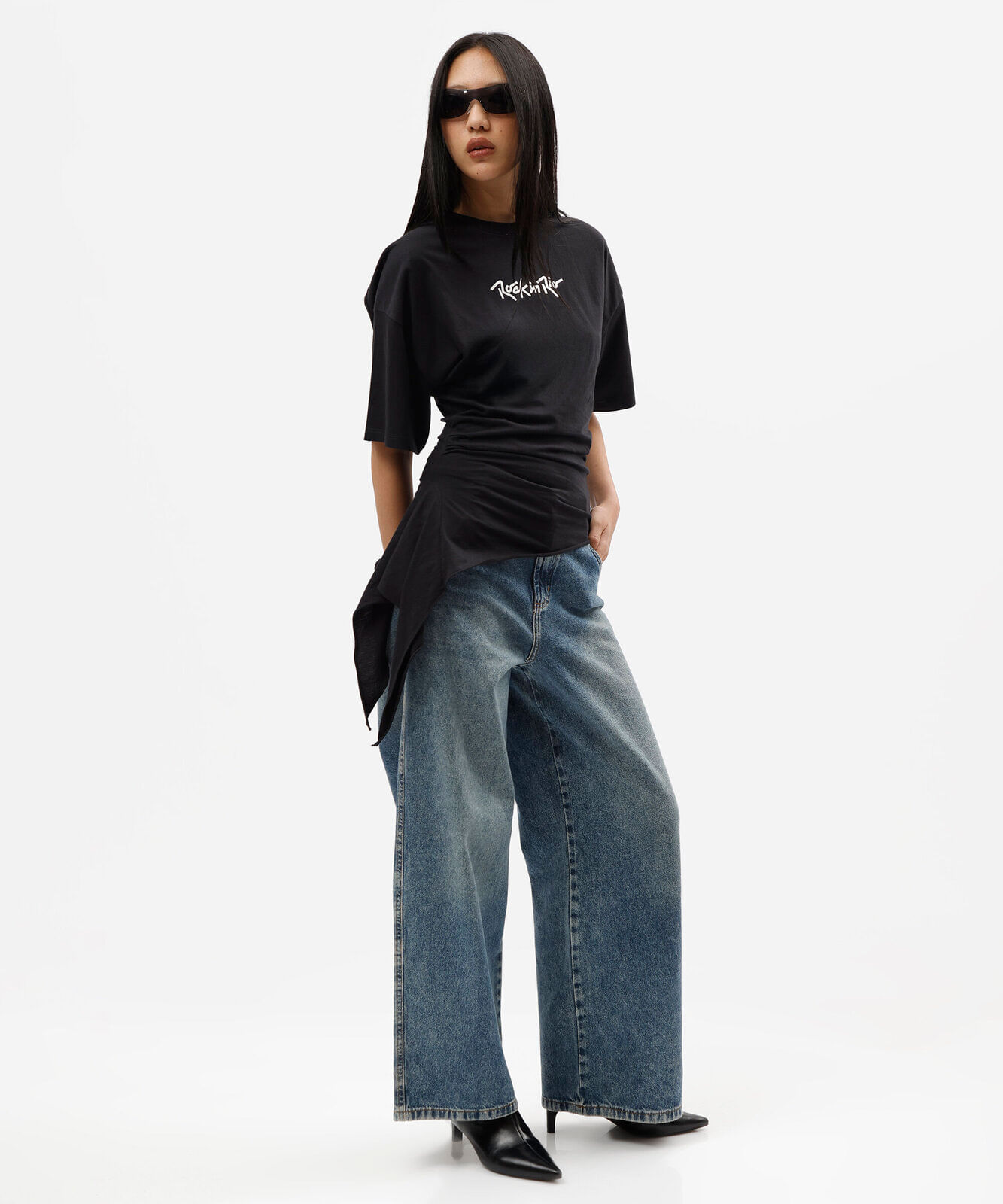 camiseta assimétrica feminina de algodão manga curta rock in rio preta