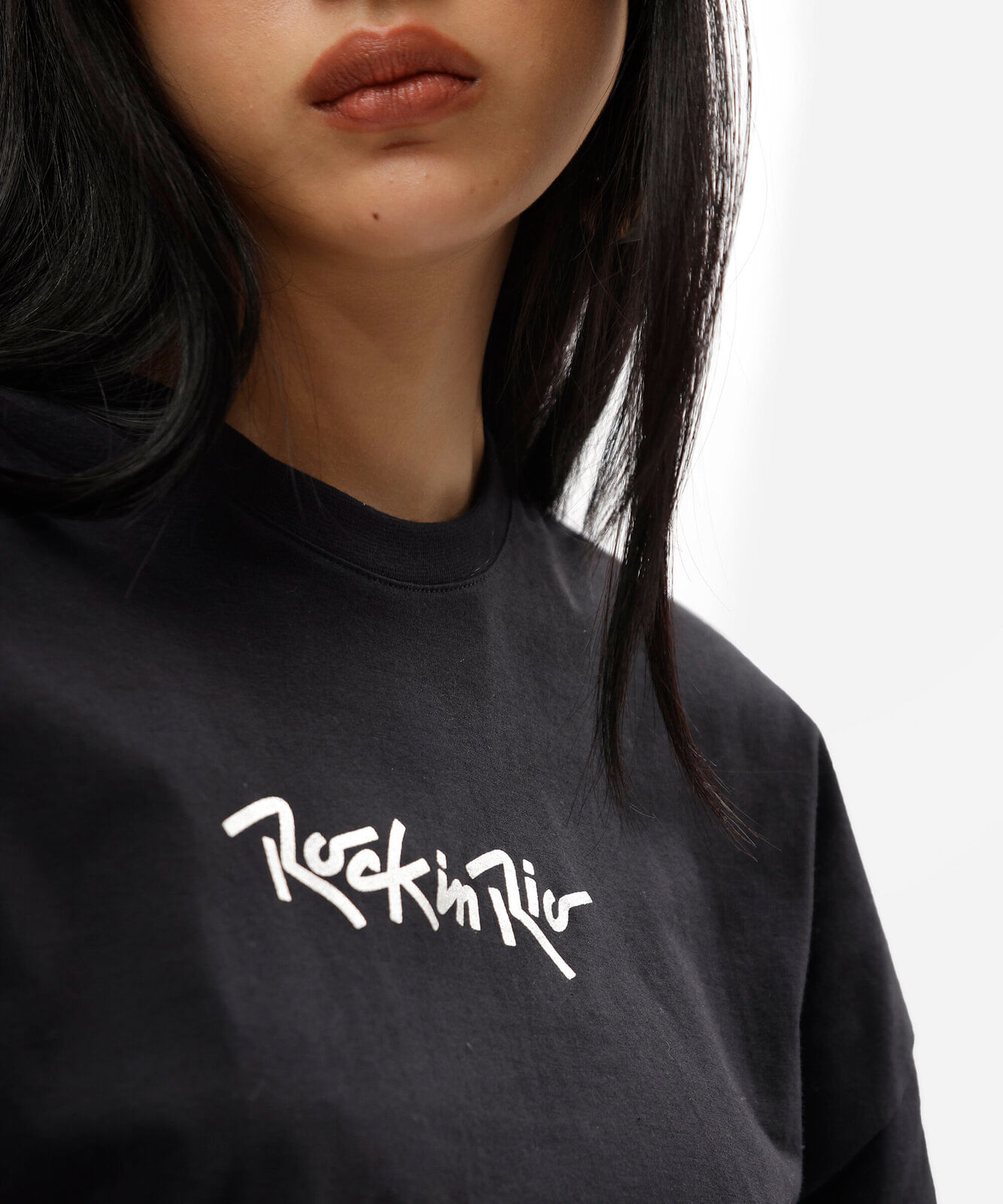 camiseta assimétrica feminina de algodão manga curta rock in rio preta