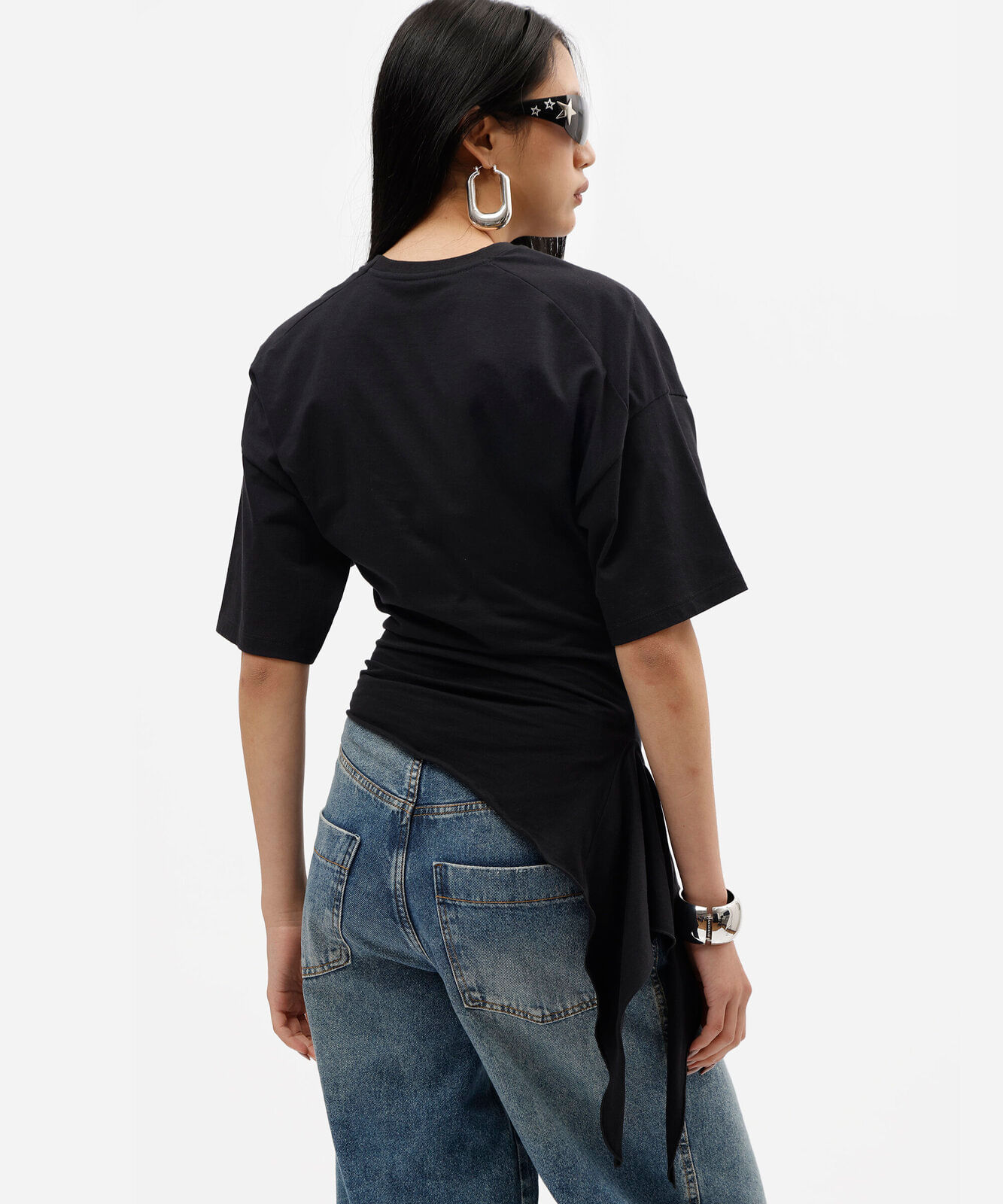 camiseta assimétrica feminina de algodão manga curta rock in rio preta