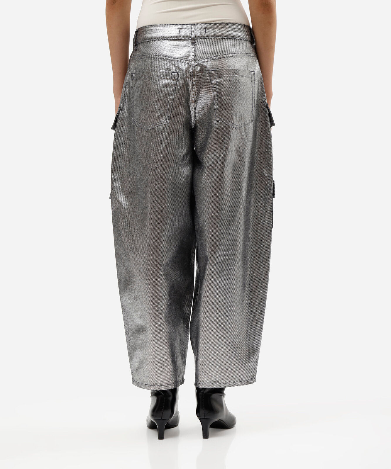 calça baggy cargo feminina de sarja cintura média metalizada prateada