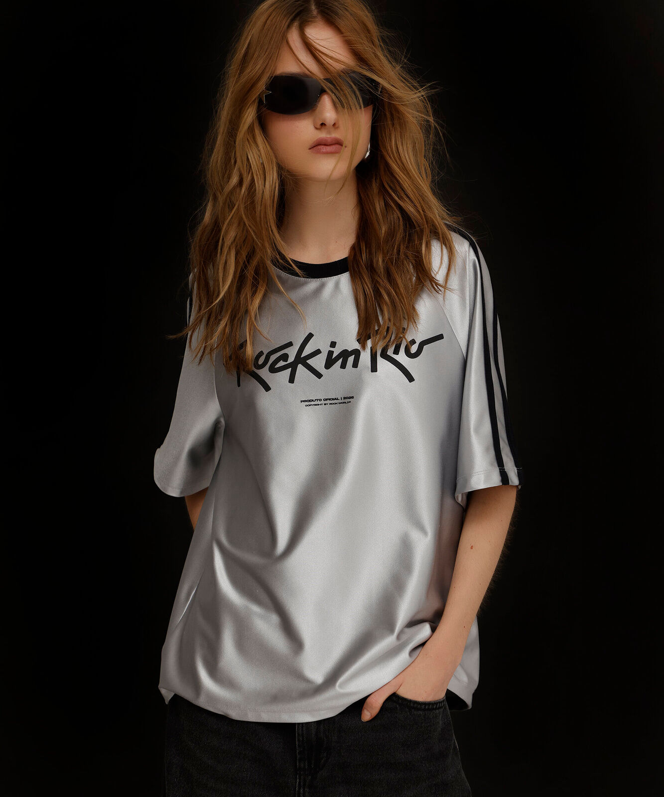 camiseta feminina manga curta rock in rio prateada