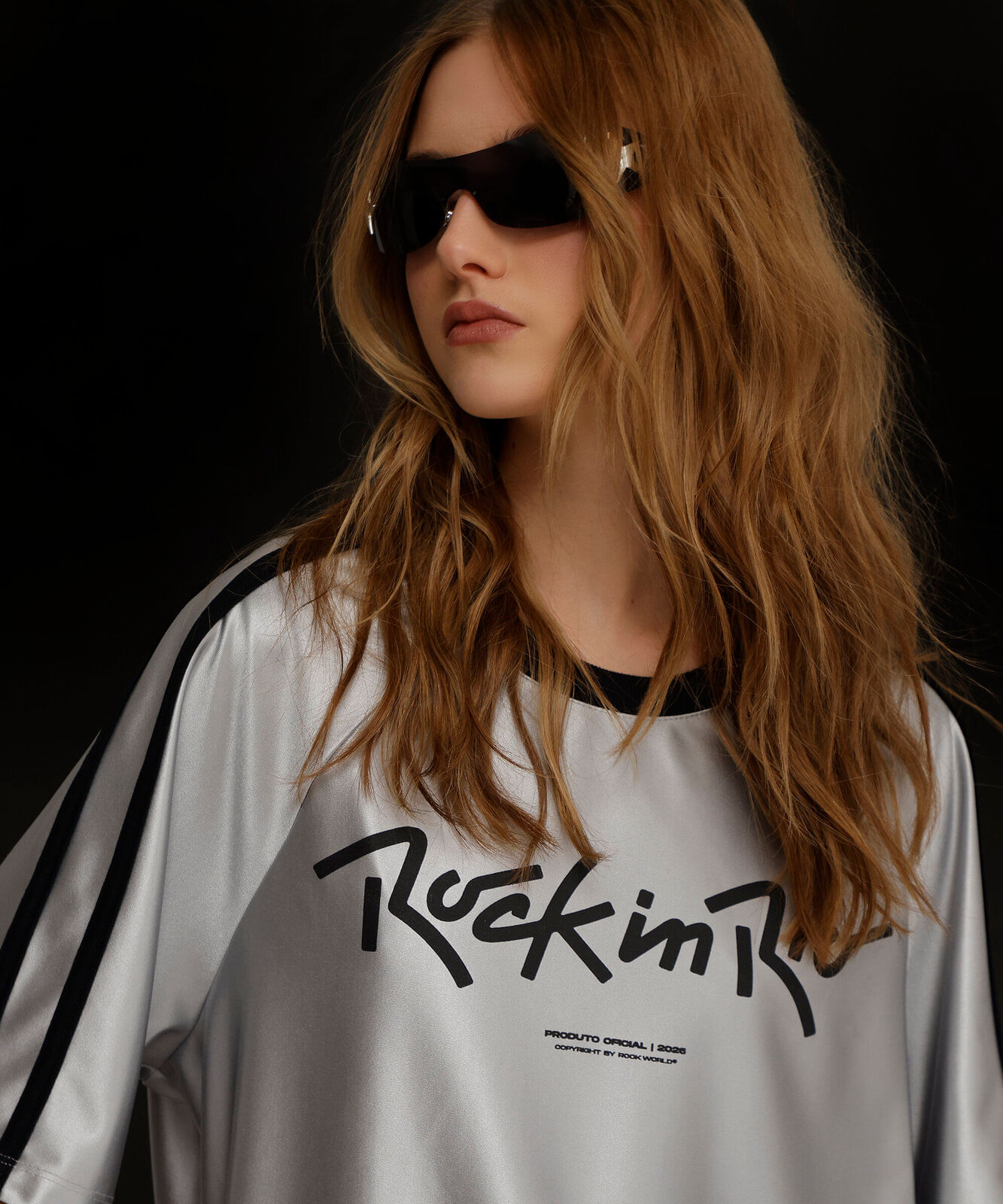 camiseta feminina manga curta rock in rio prateada