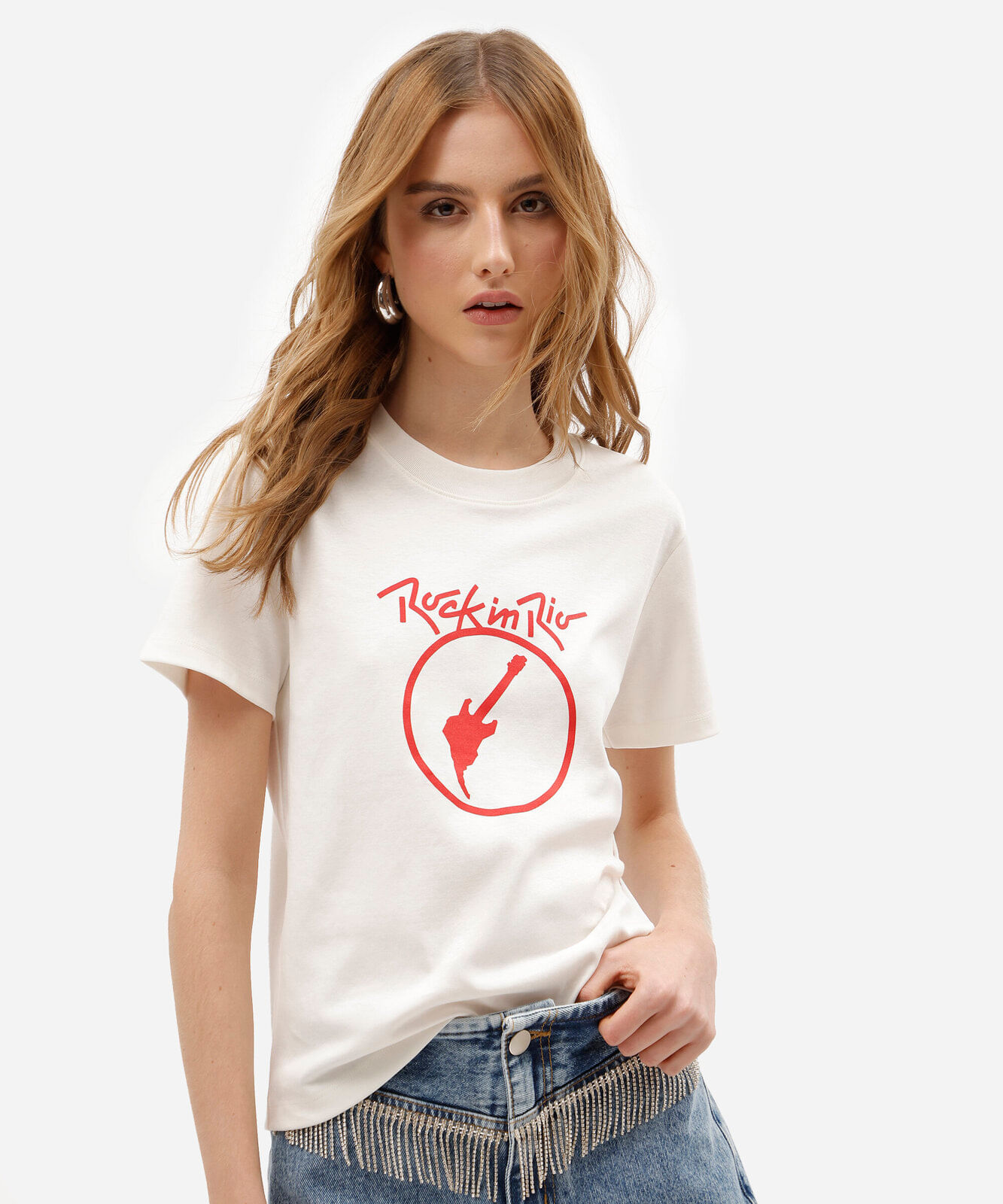 camiseta slim fit feminina de algodão peruano manga curta rock in rio off white