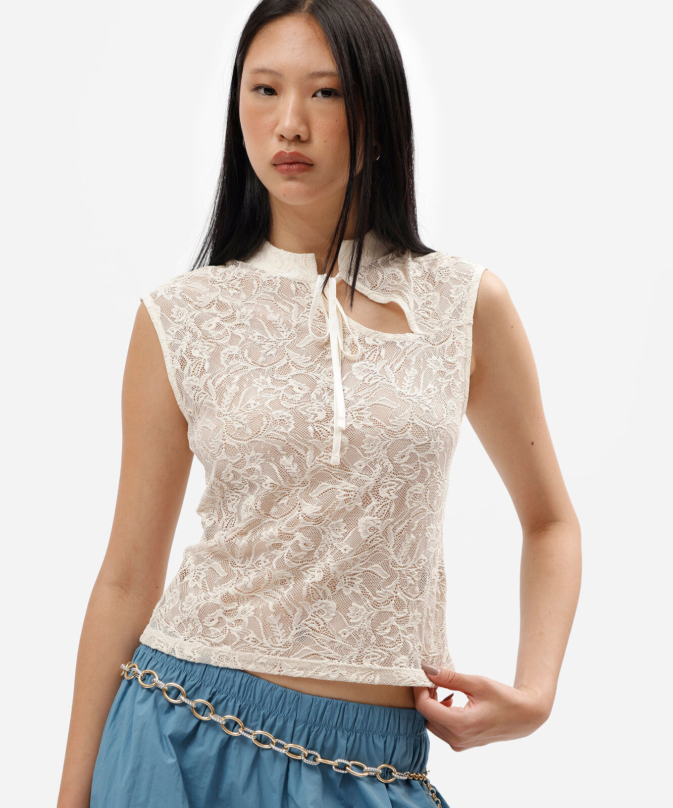 regata feminina de renda com gola mandarim floral bege