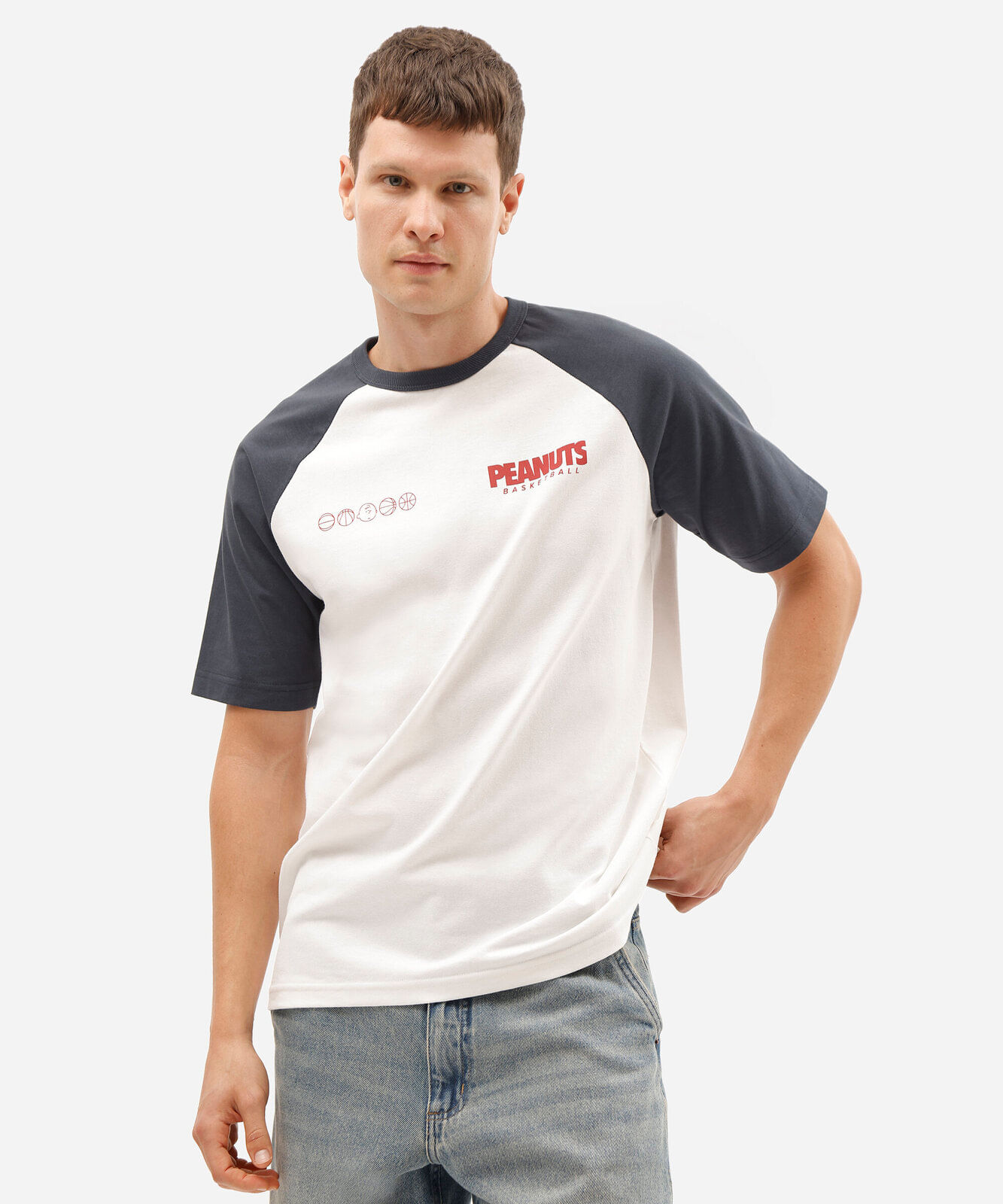camiseta masculina relaxed de algodão com manga raglan e estampa snoopy off white