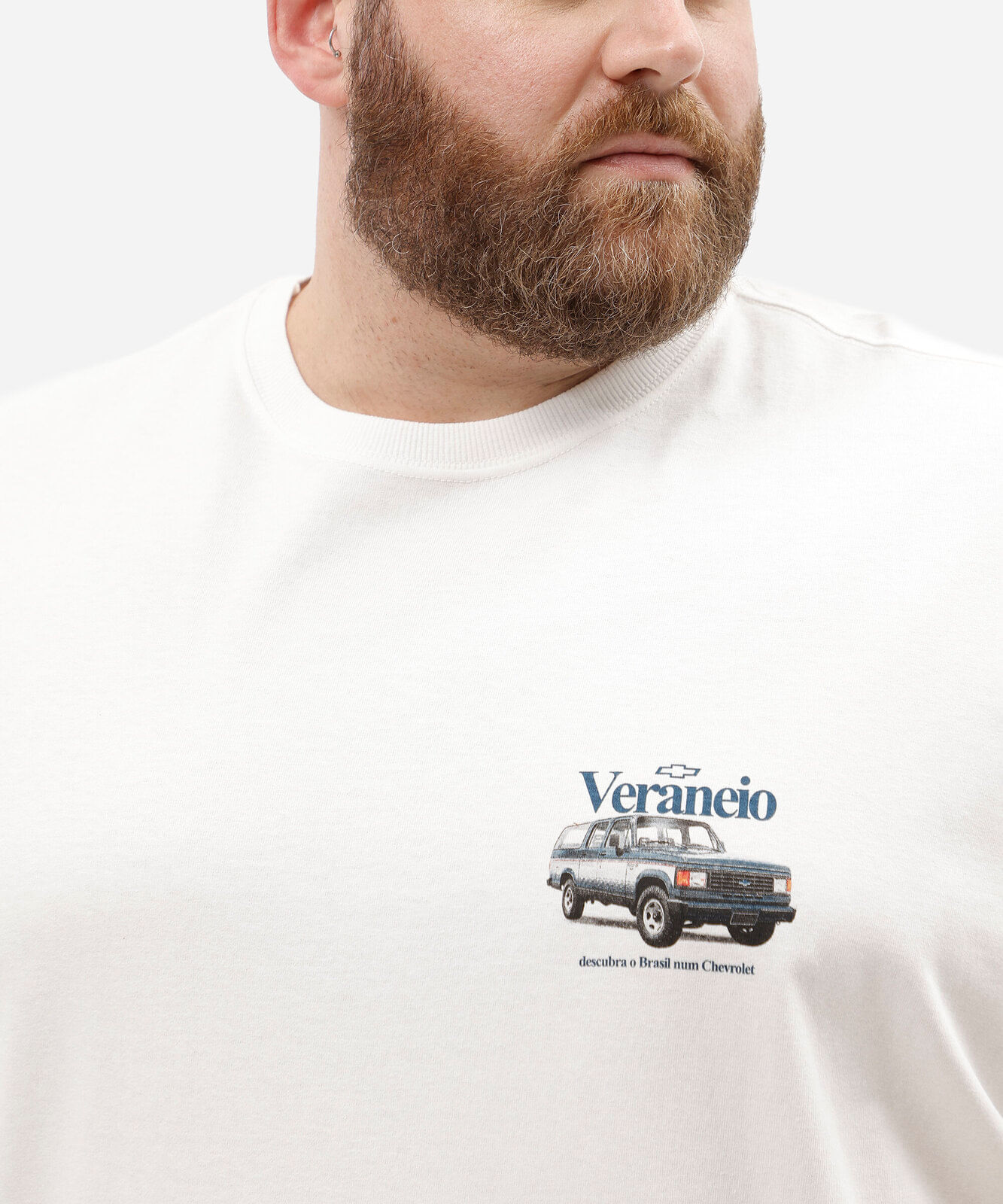 camiseta relaxed masculina chevrolet veraneio plus size off white
