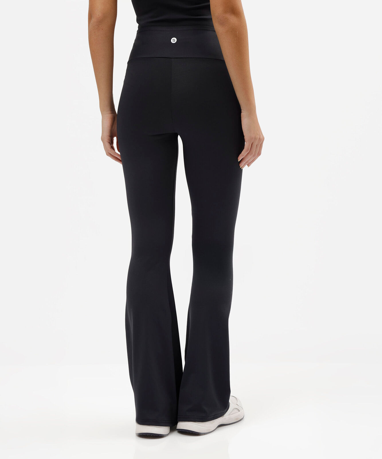 calça legging flare esportiva feminina de poliamida preta