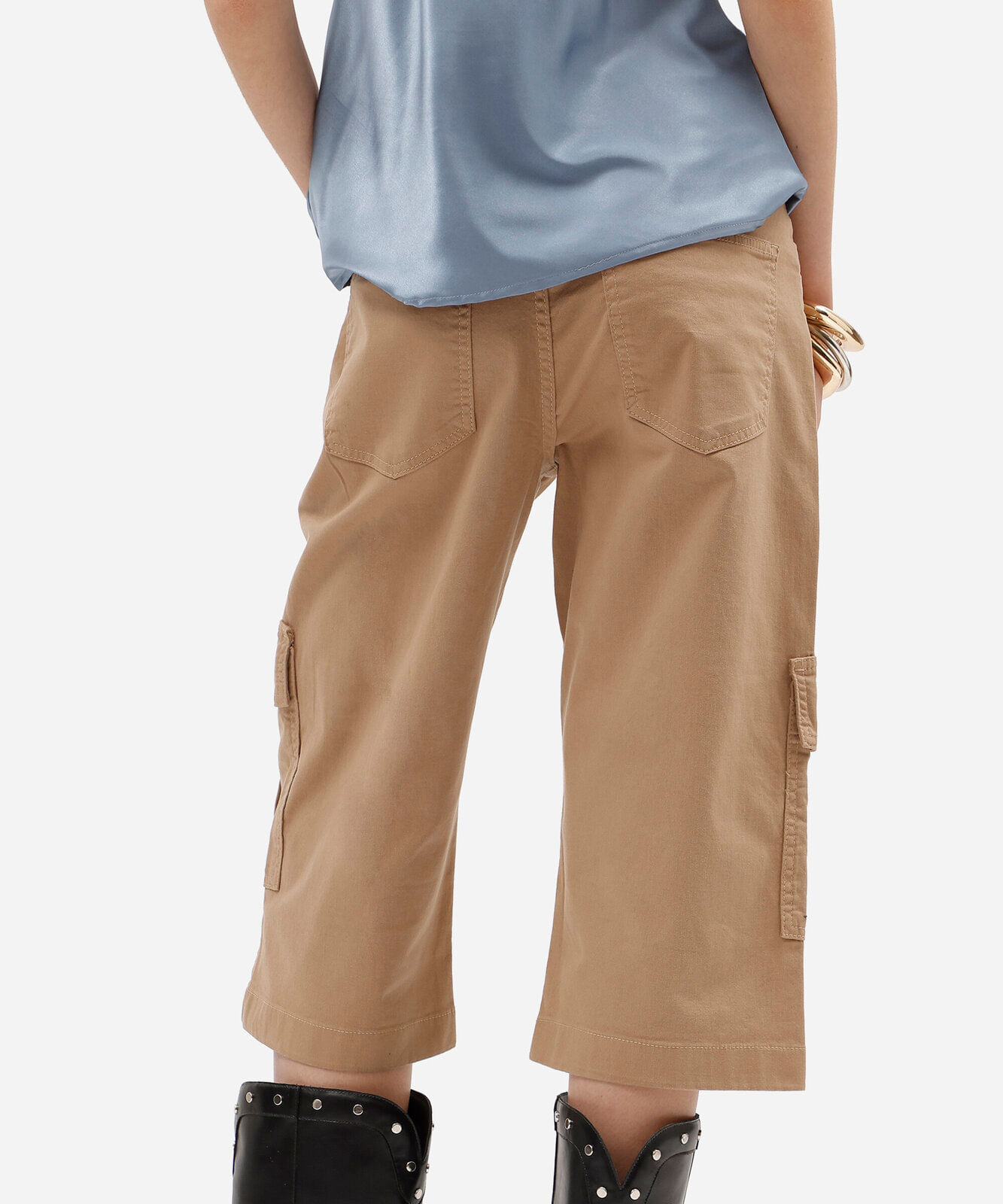 calça capri cargo feminina de sarja cintura média bege