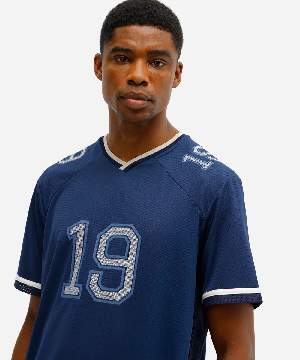 camiseta masculina esportiva com recortes ovesized azul