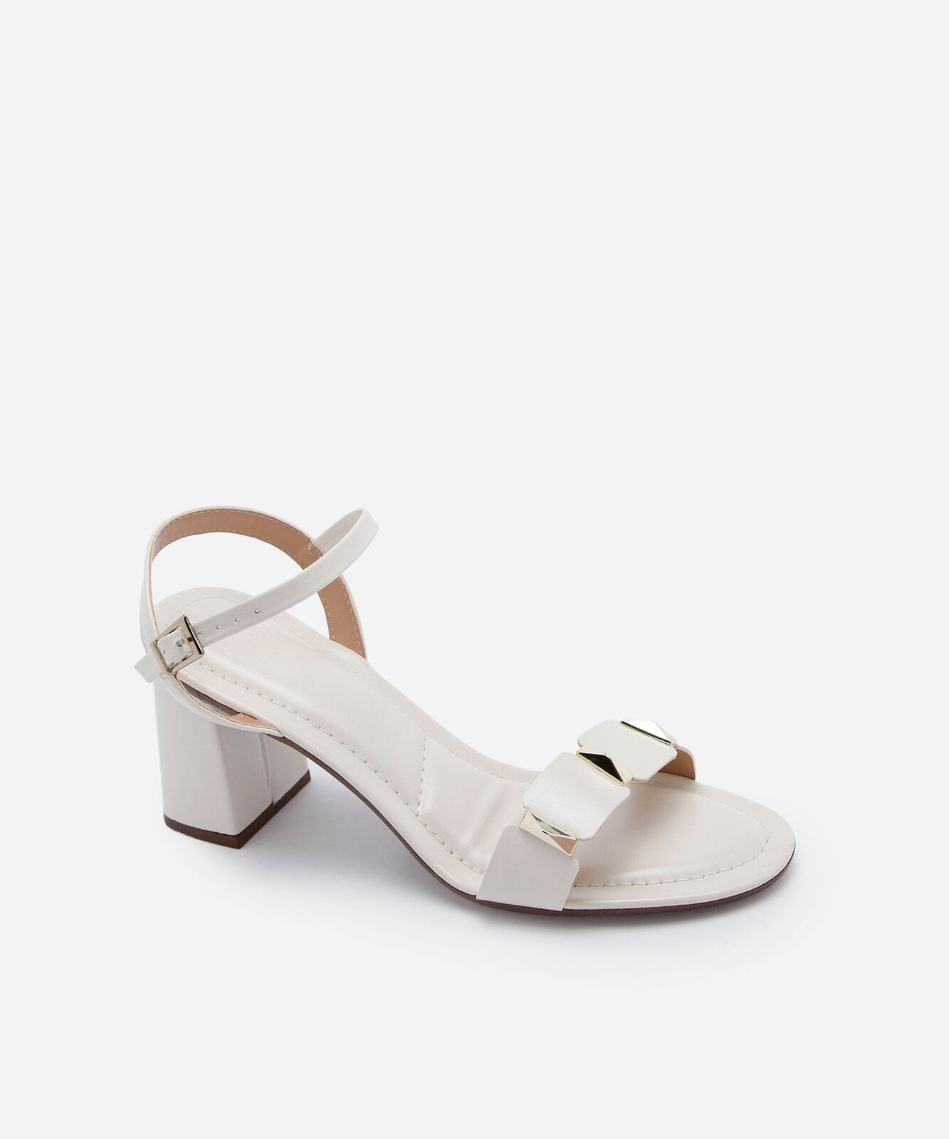 sandália feminina salto grosso com tachas off white