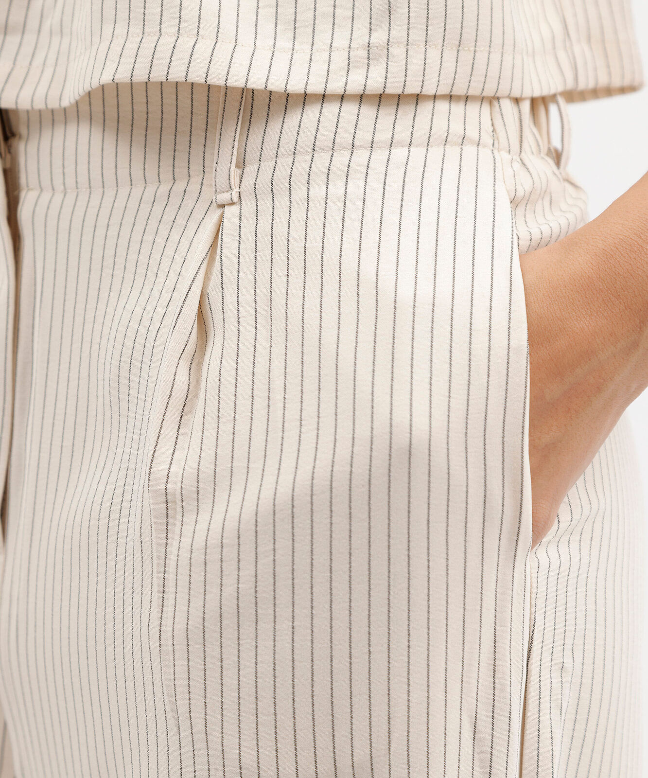 calça wide leg feminina risca de giz cintura alta off white