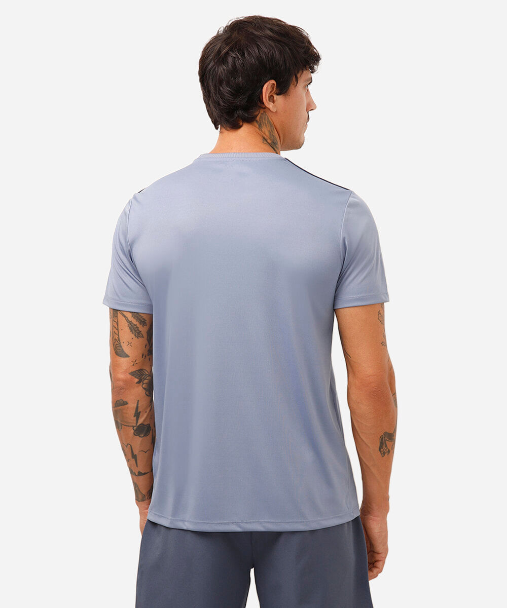 camiseta masculina esportiva com listras azul