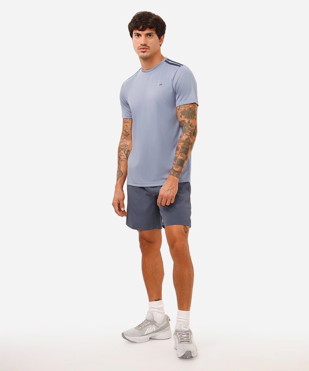 camiseta masculina esportiva com listras azul