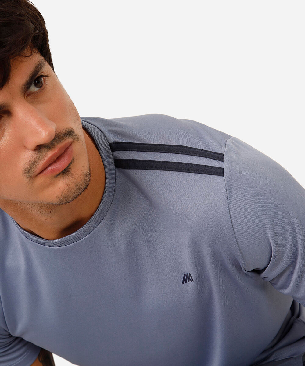 camiseta masculina esportiva com listras azul