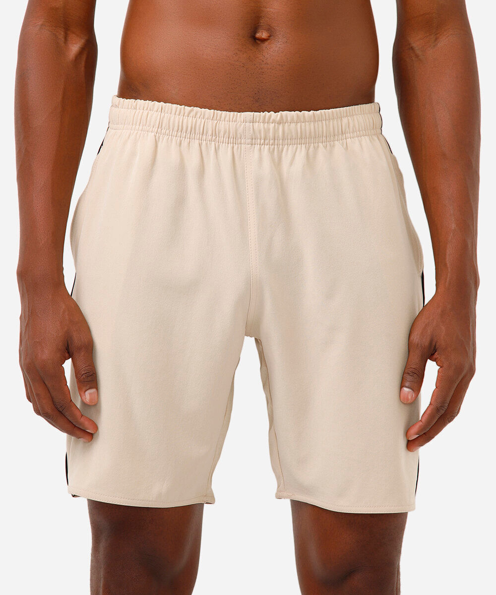 bermuda esportiva masculina com bolsos bege