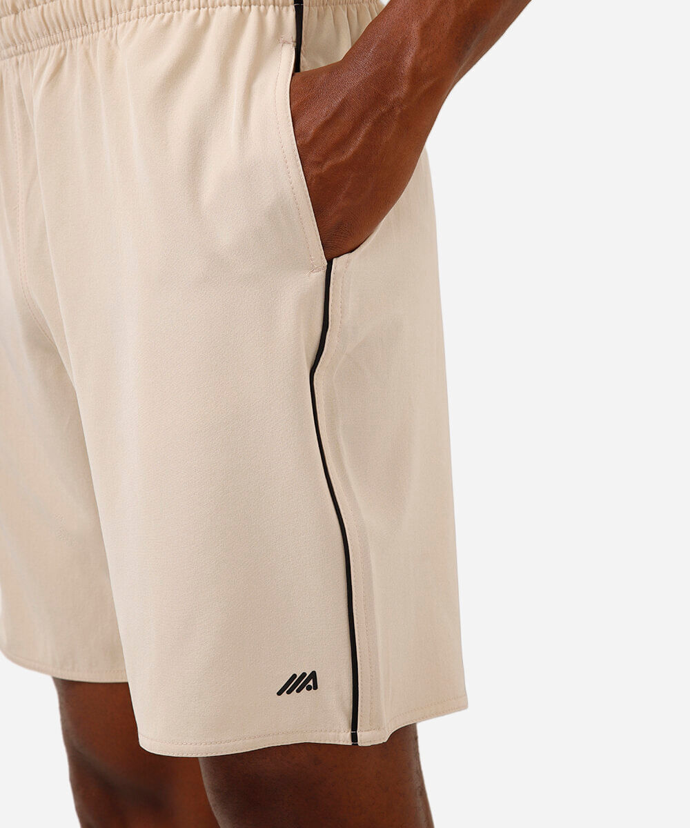 bermuda esportiva masculina com bolsos bege