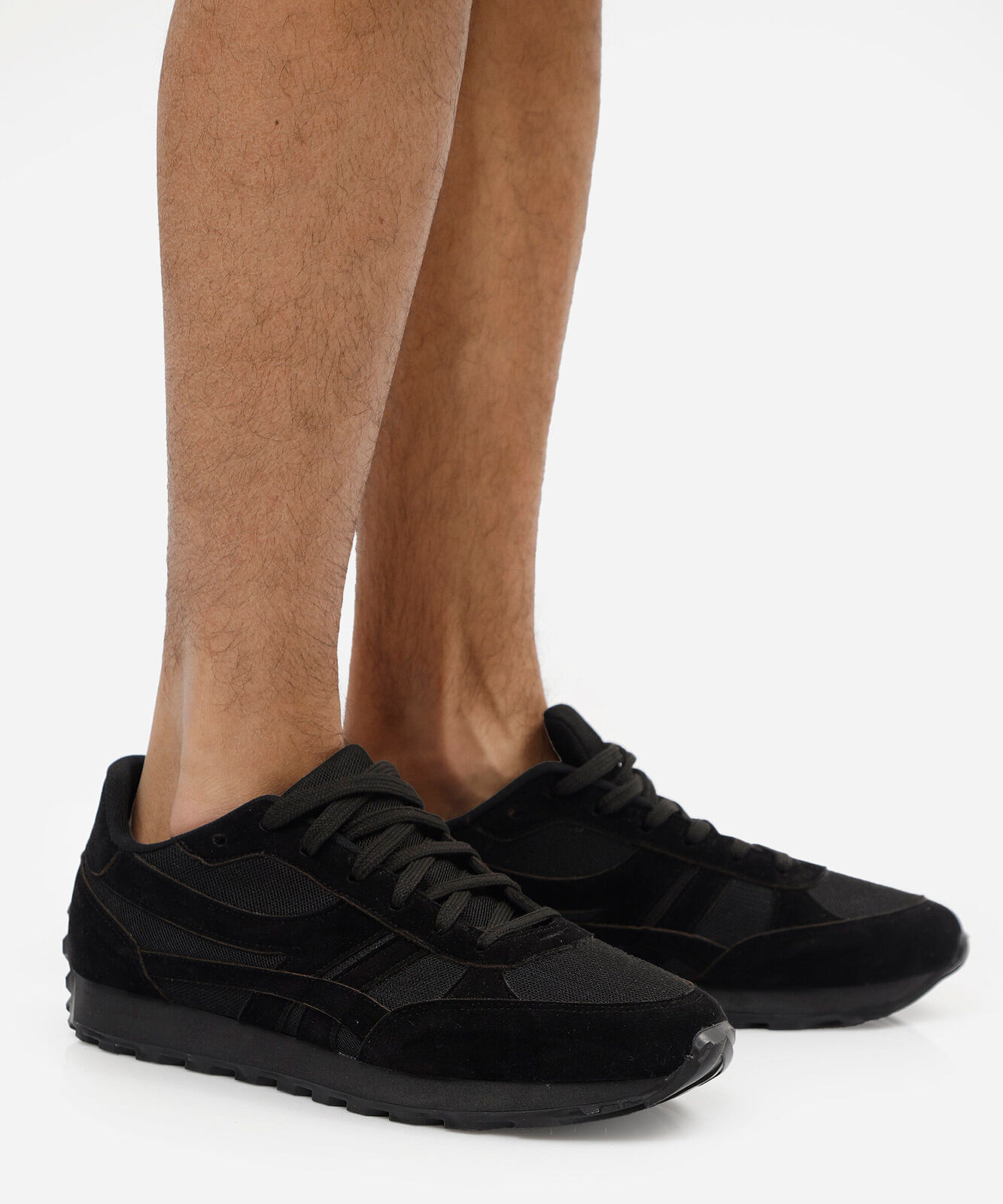 tênis casual masculino com recortes tratorado preto