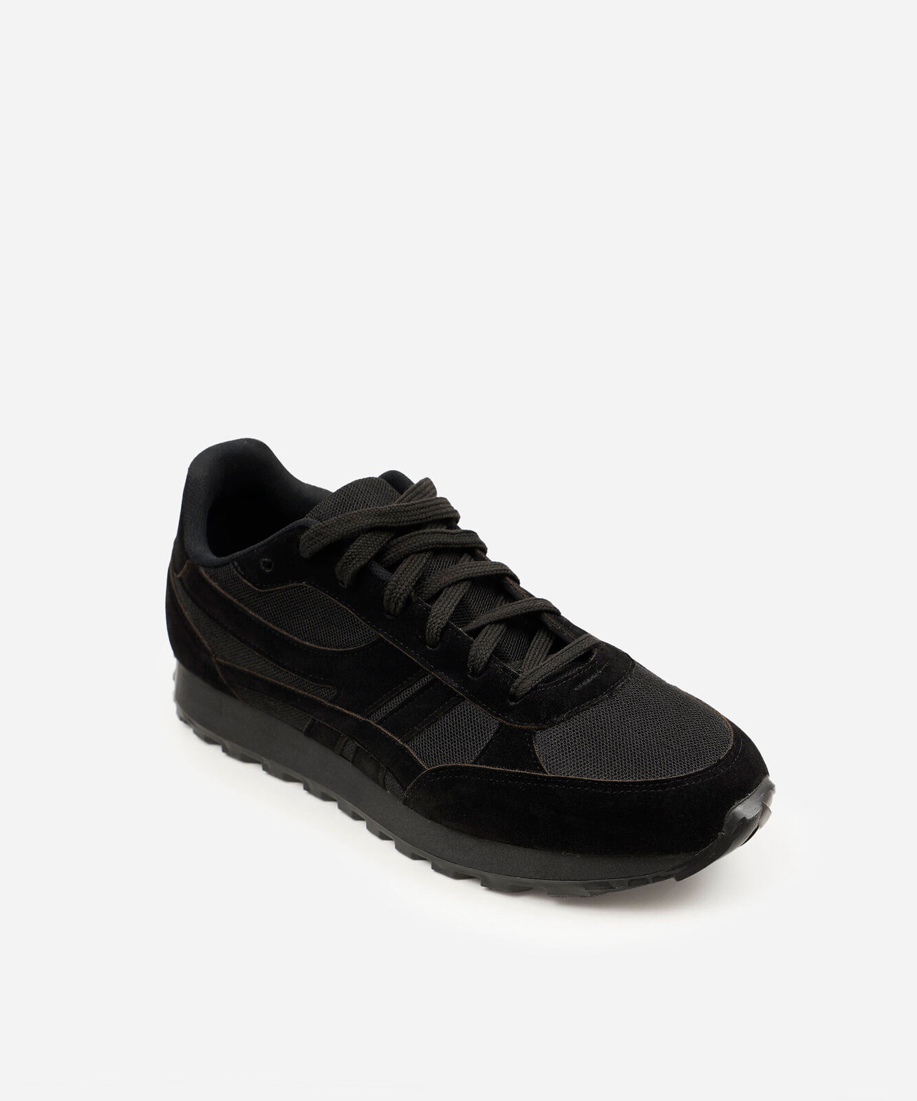 tênis casual masculino com recortes tratorado preto