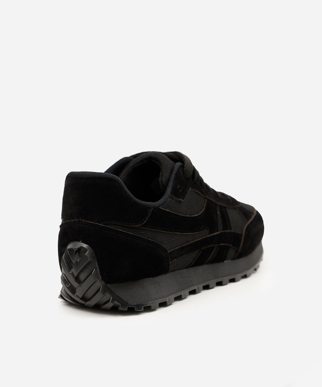 tênis casual masculino com recortes tratorado preto