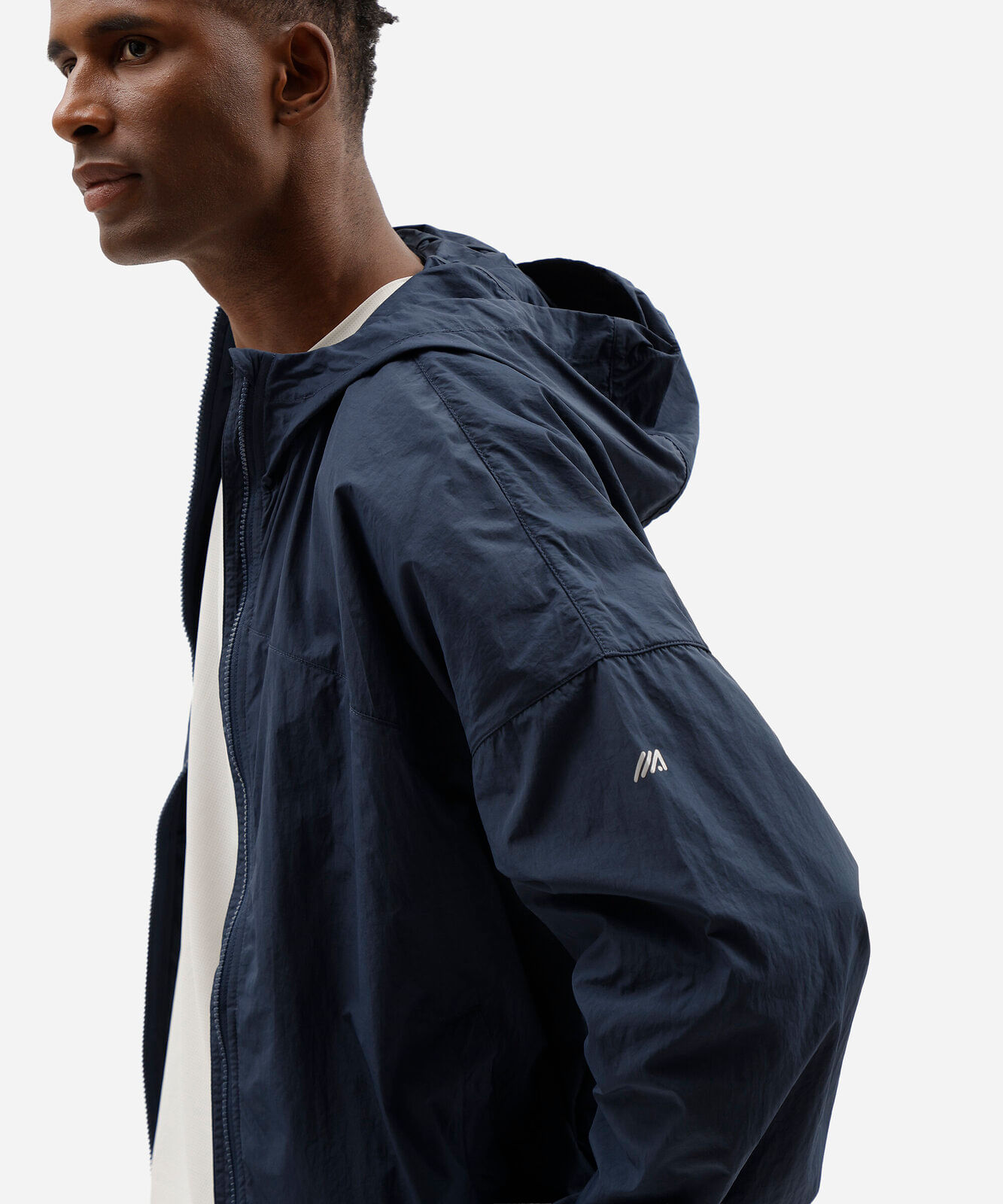 jaqueta esportiva masculina de poliamida com capuz - azul marinho