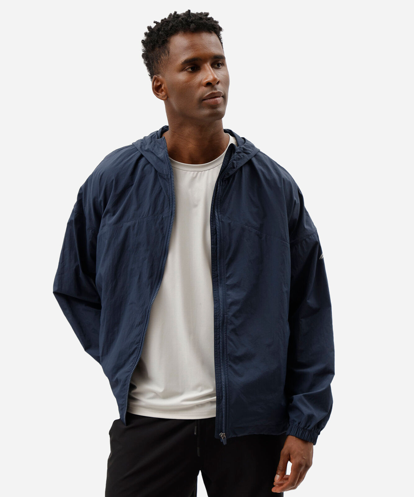 jaqueta esportiva masculina de poliamida com capuz - azul marinho