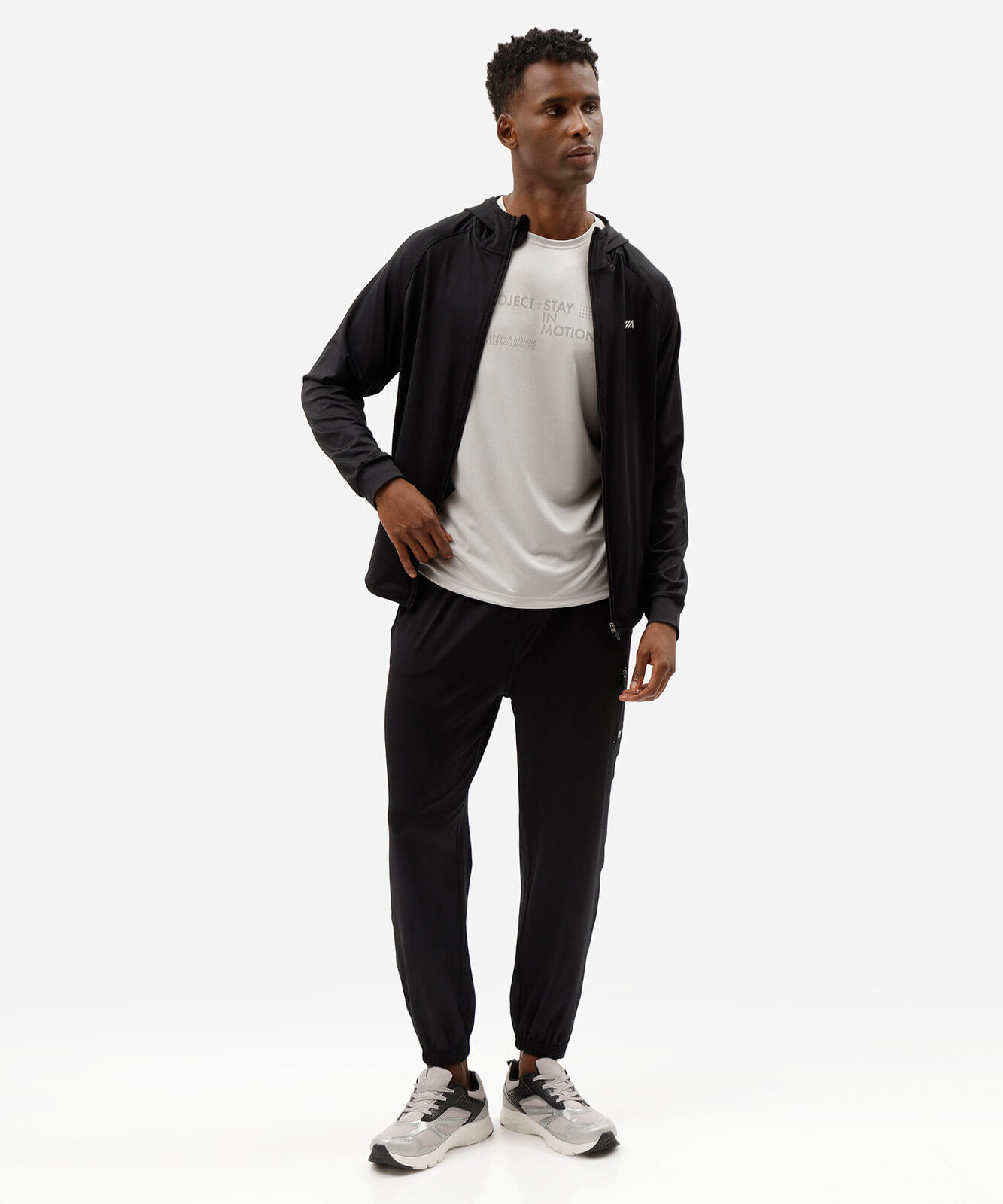 jaqueta esportiva masculina com capuz preta