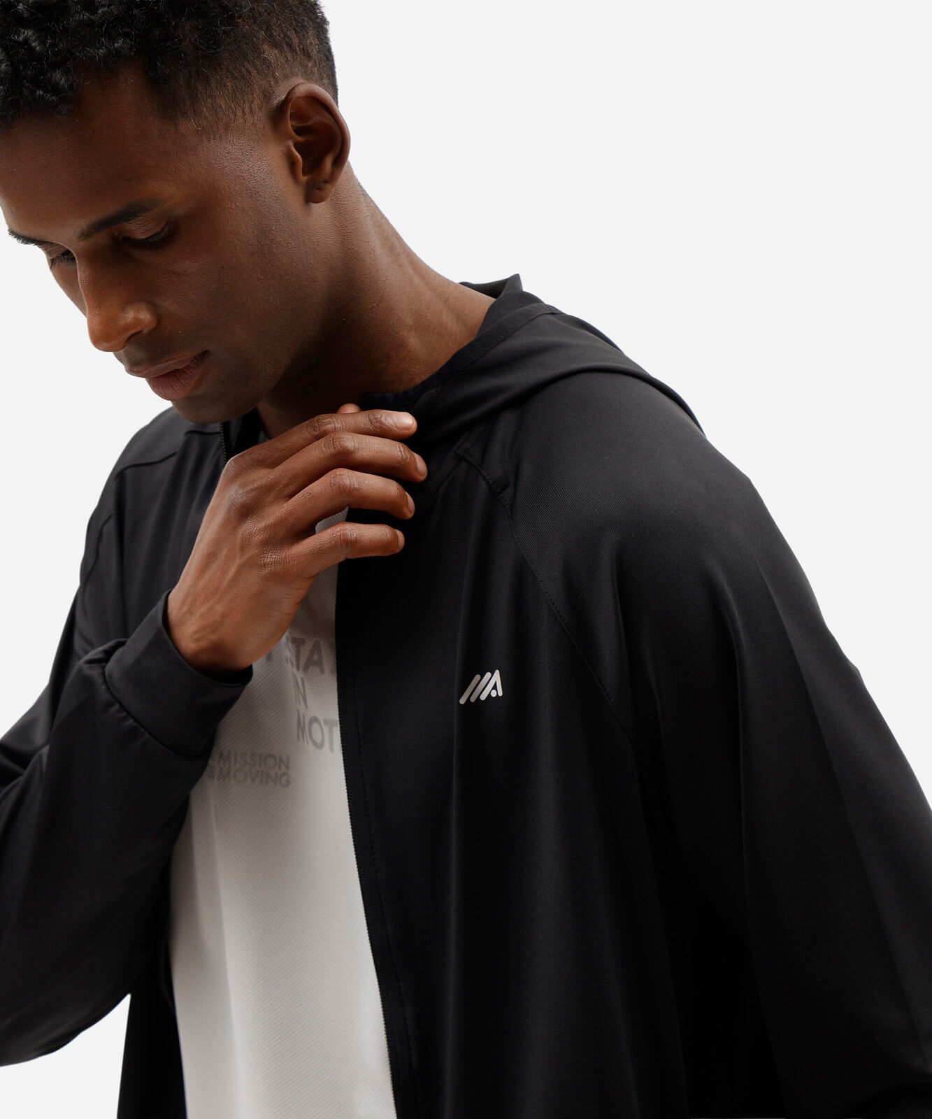 jaqueta esportiva masculina com capuz preta