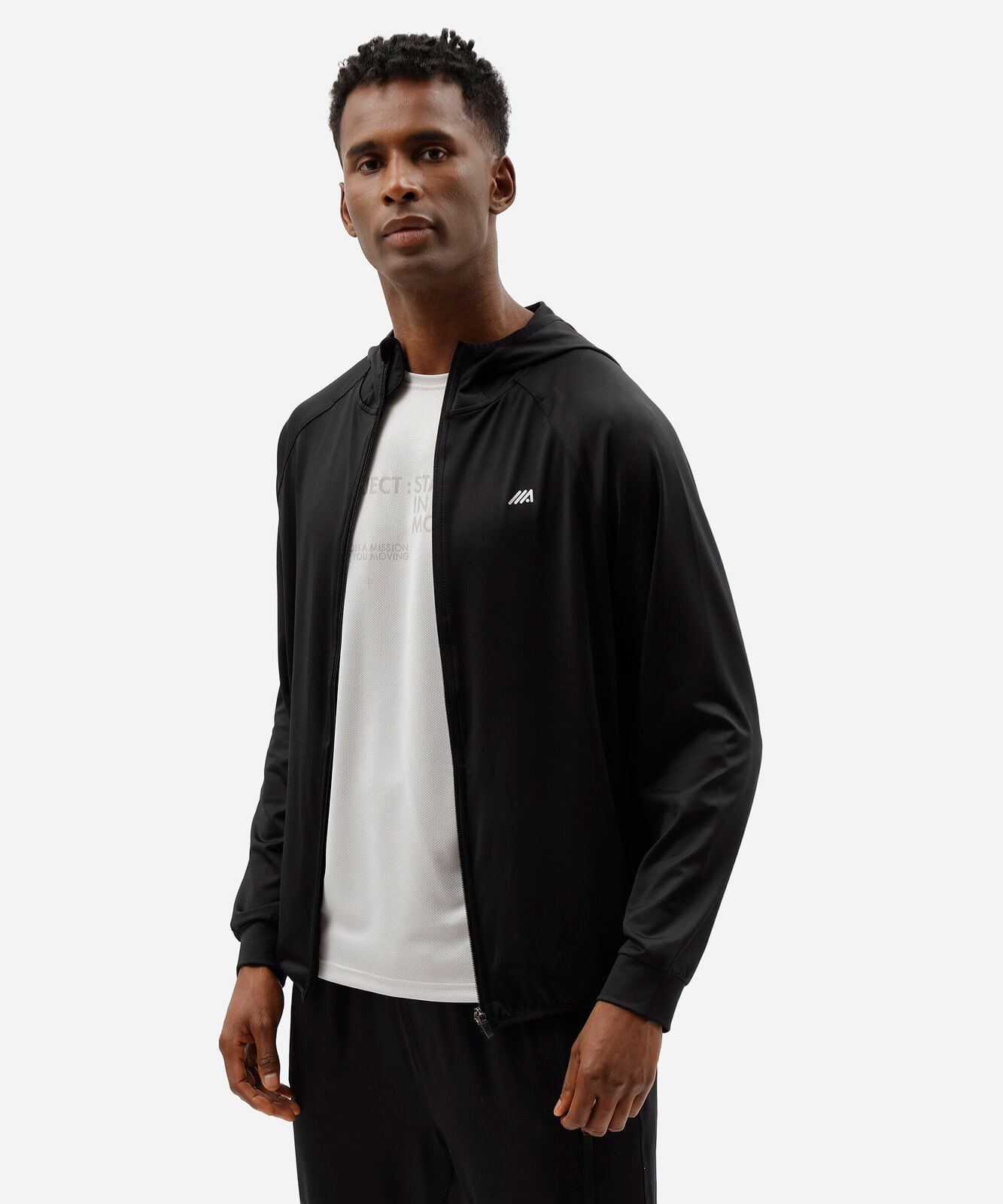 jaqueta esportiva masculina com capuz preta