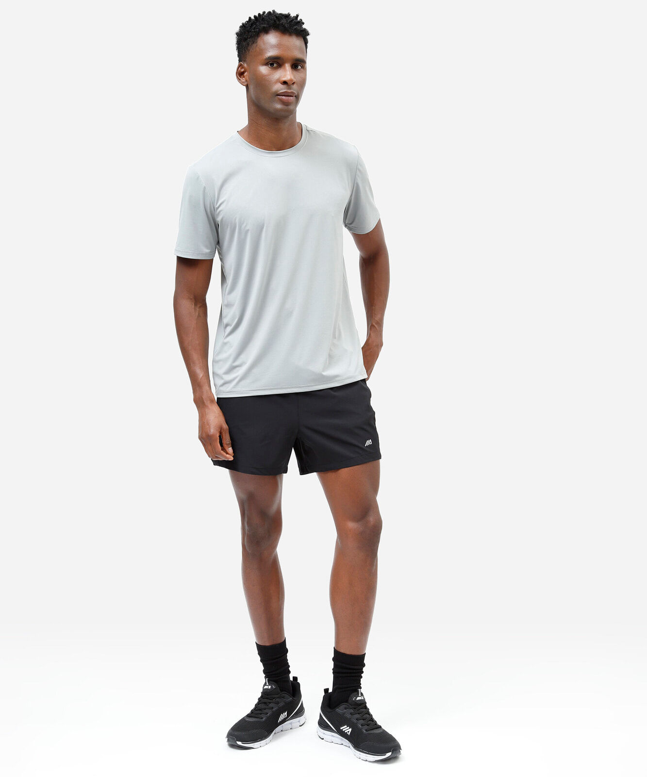 camiseta masculina de poliamida manga curta esportiva cinza