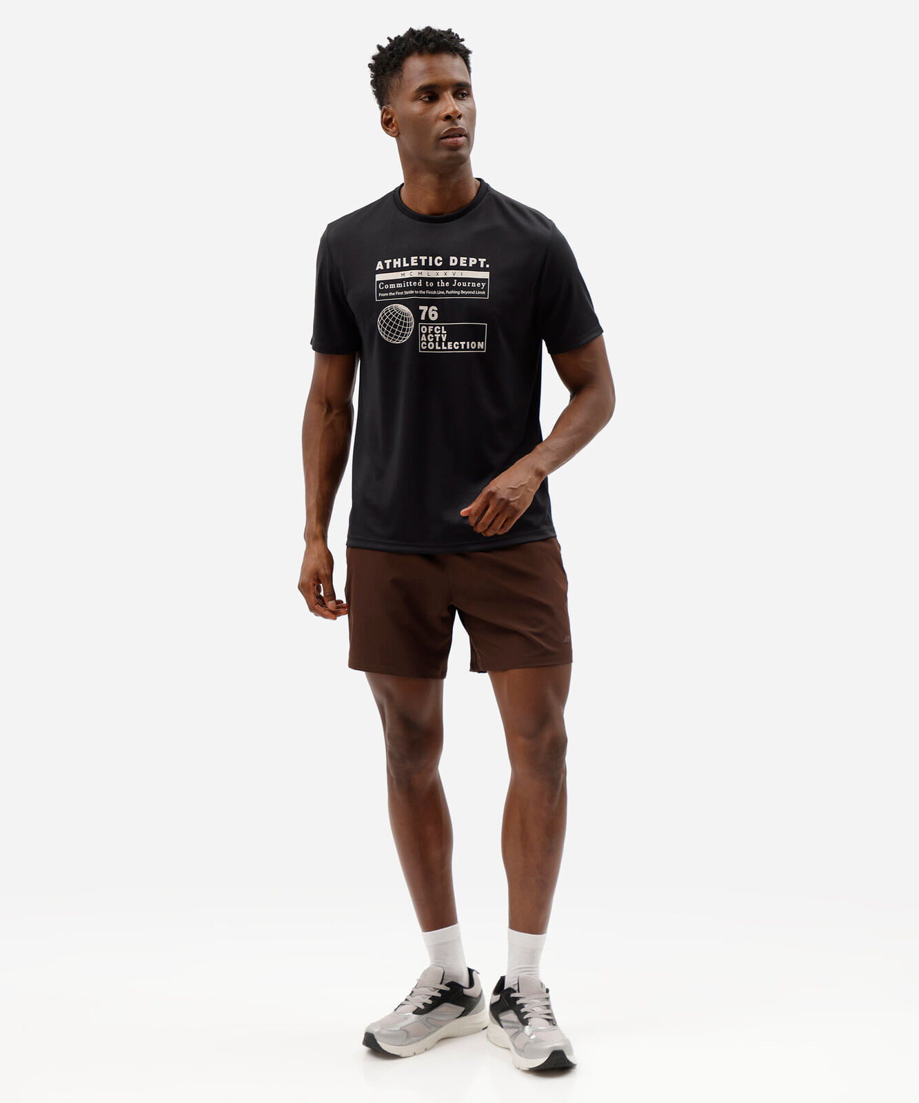 camiseta esportiva masculina manga curta estampada preta