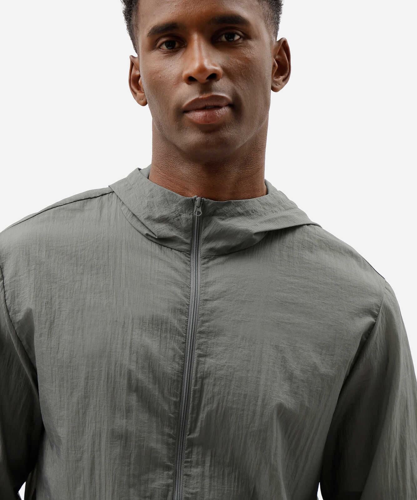 jaqueta esportiva masculina de poliamida com capuz texturizada verde