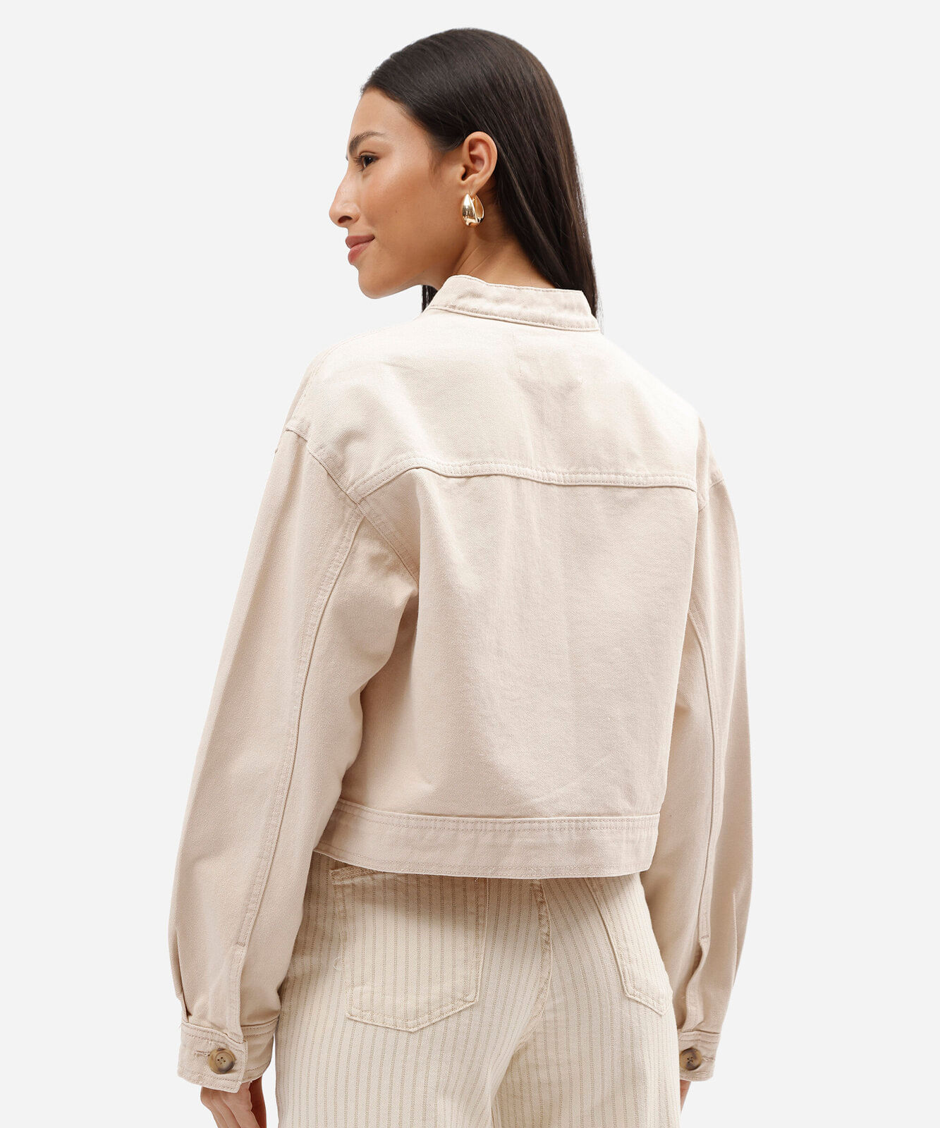 jaqueta feminina de sarja gola funnel neck com bolsos bege